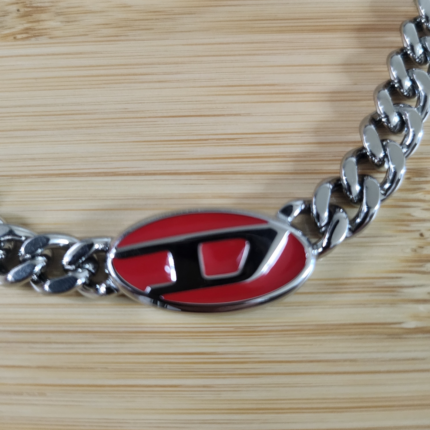 Diesel Dx1446 Red Enamel Stainless Steel Chain Necklace Silver 착용 스타일 - 3