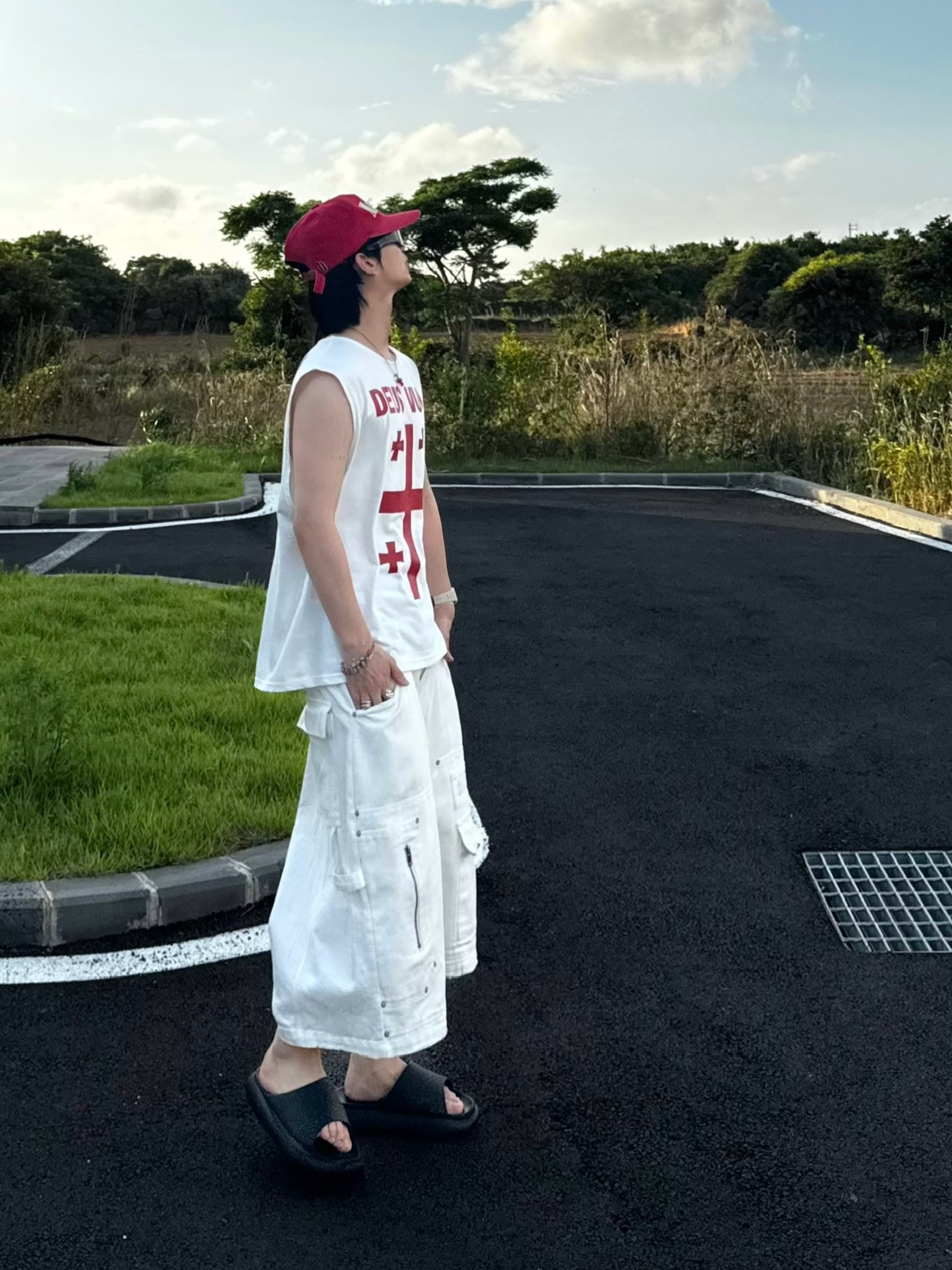 Gentle Monster x Maison Margiela MM003 Black Black, Nos Couleurs x Koin Rivet Carpenter Shorts White 착용 스타일 - 1