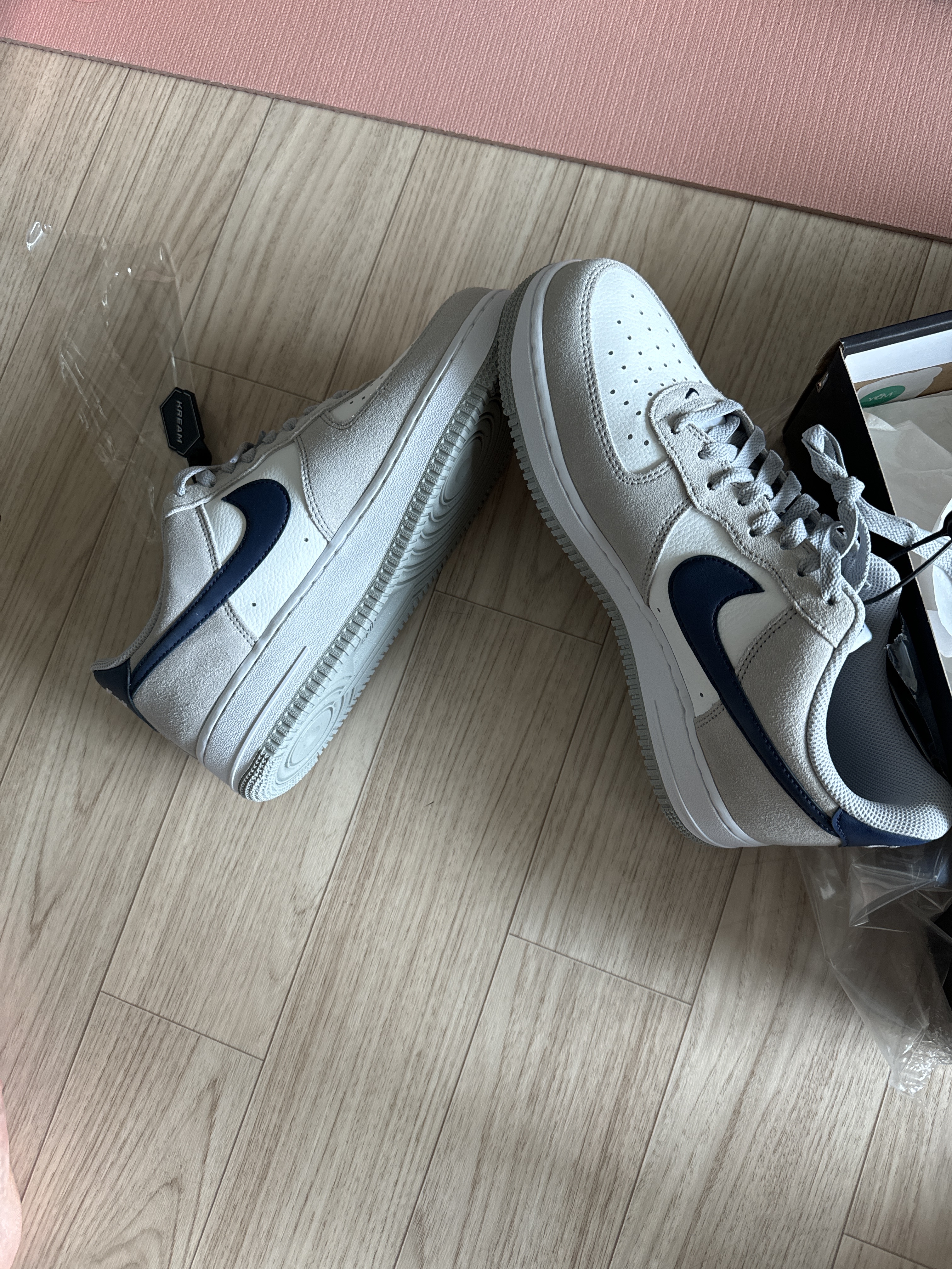 Nike Air Force 1 '07 Light Smoke Grey Midnight Navy 착용 스타일 - 1