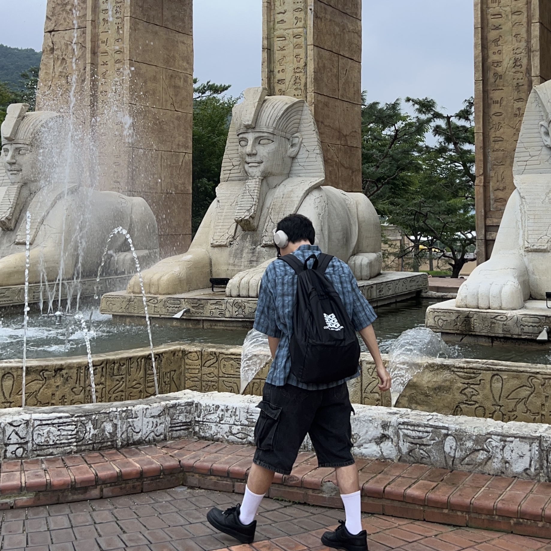 CDG Backpack Black, Nike Air Force 1 '07 Low Triple Black 착용 스타일