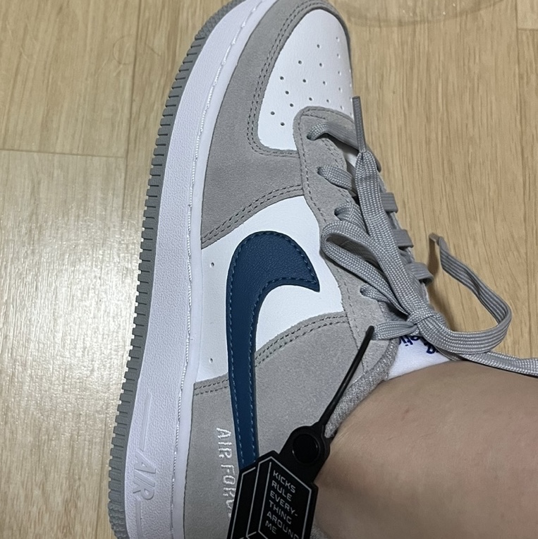 (GS) Nike Air Force 1 LV8 Athletic Club Light Smoke Grey Marina 착용 스타일 - 1