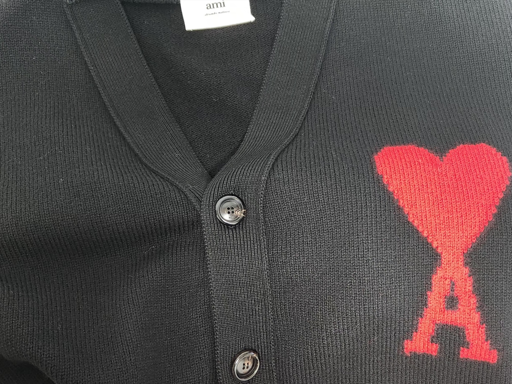 AMI de Coeur Oversize Intarsia Cardigan Black 착용 스타일