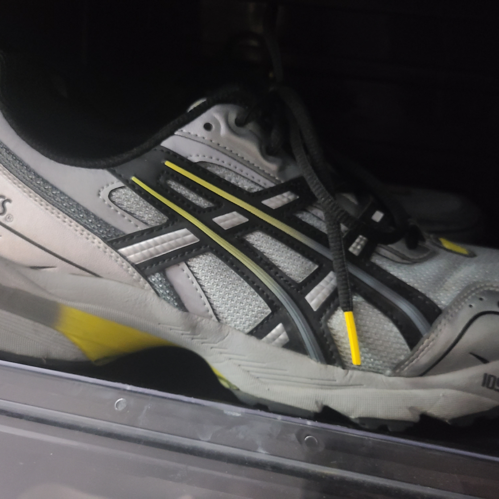 Asics Gel-1090 Mid Grey Black 착용 스타일