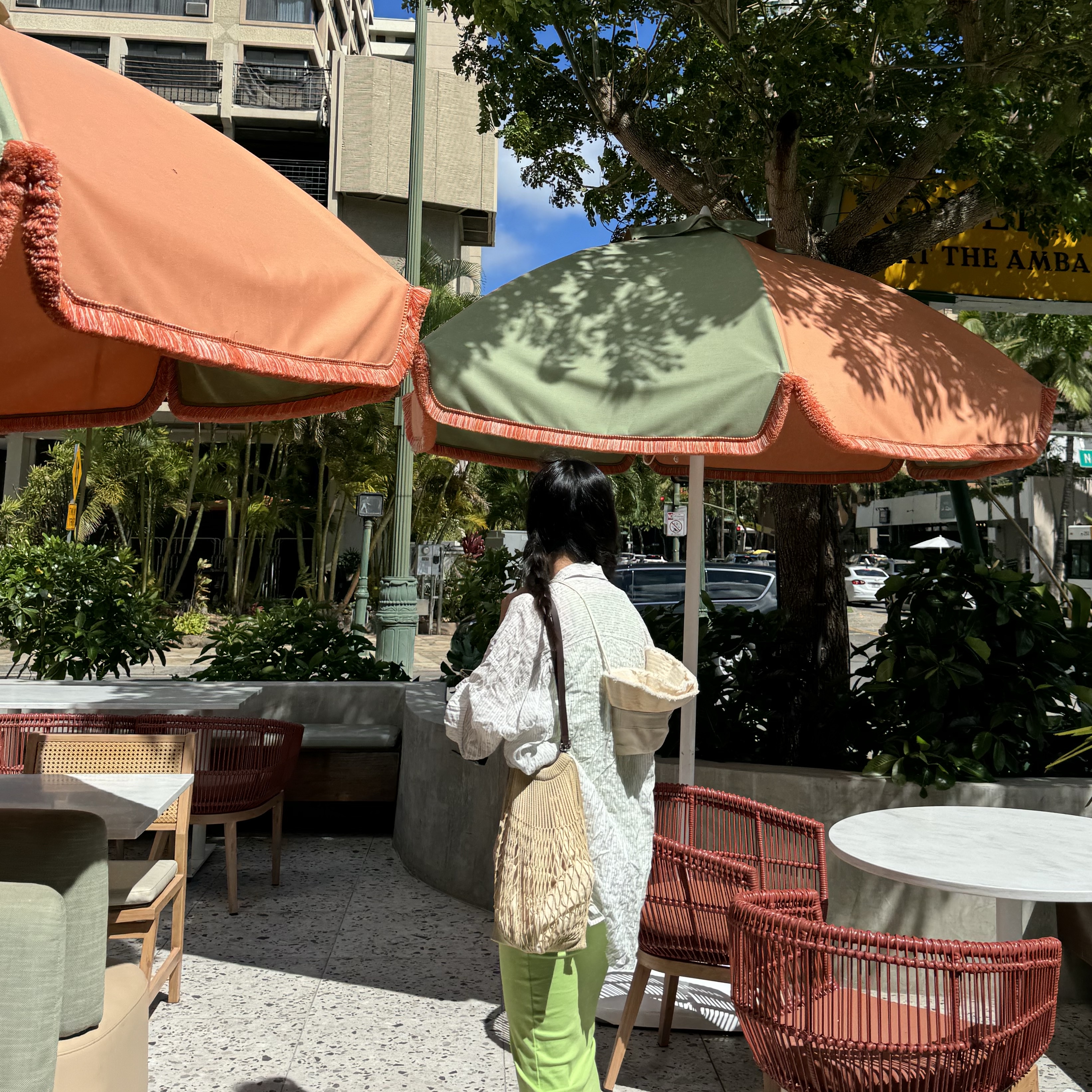 Lemaire Nylon Net Medium Filt Net Shopping Bag Light Beige, Jacquemus Le Bob Artichaut Bucket Hat Off White 착용 스타일 - 1