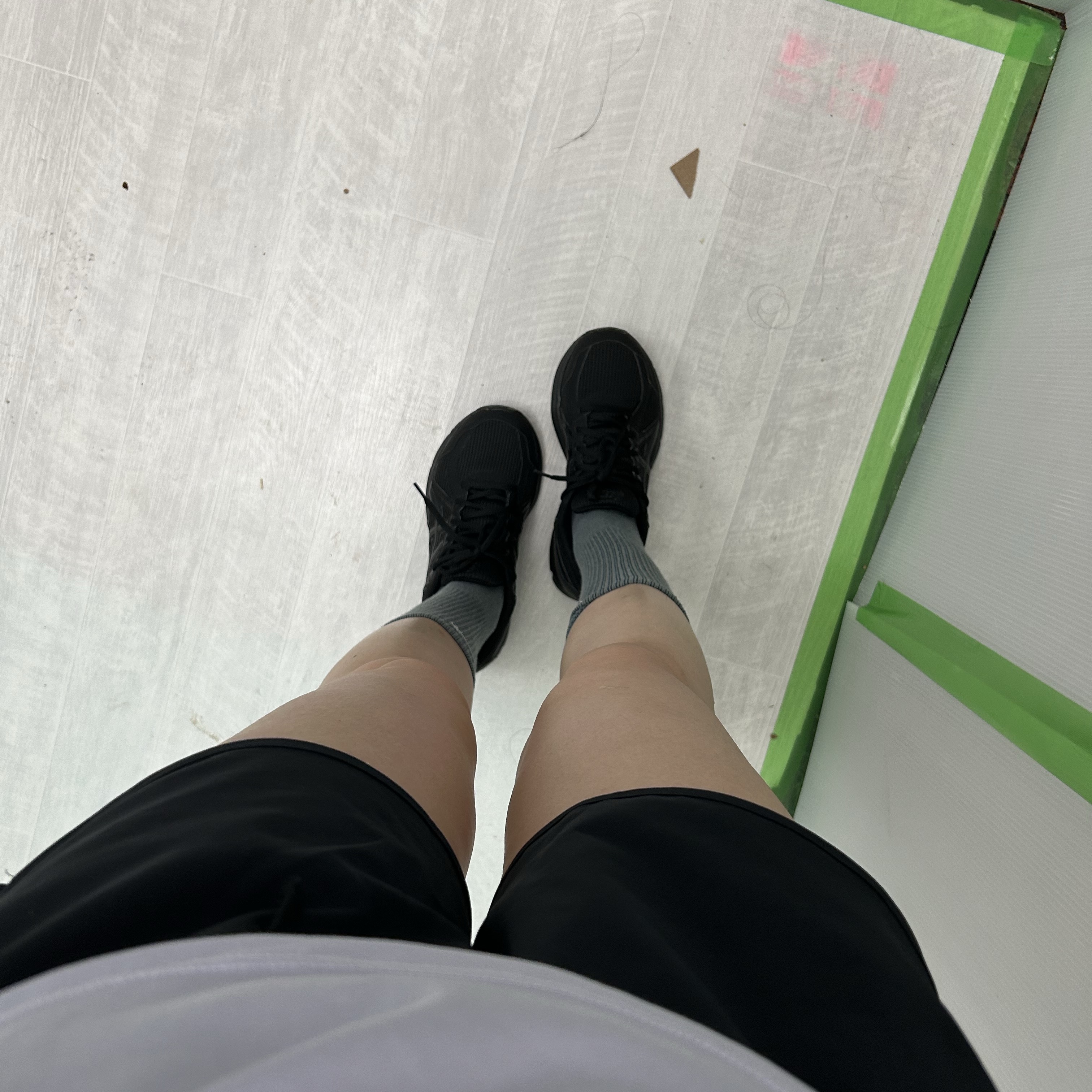 Asics Jog 100 2 Black 착용 스타일 - 4