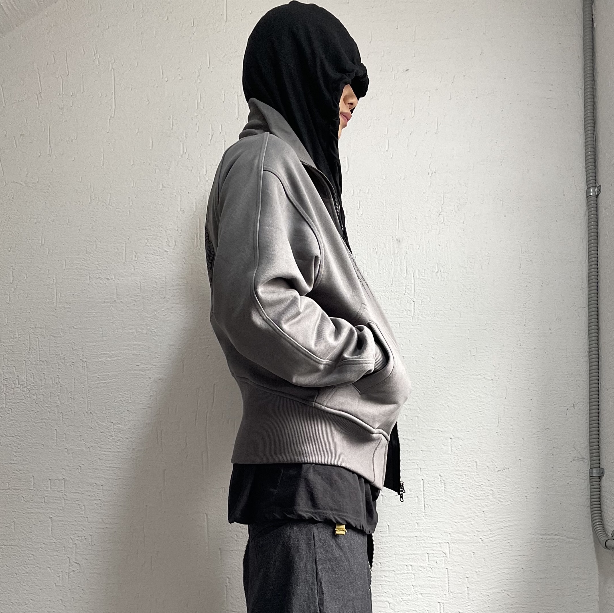 Ecrzn Sak Yant Zip-Up Jacket Grey 착용 스타일 - 2