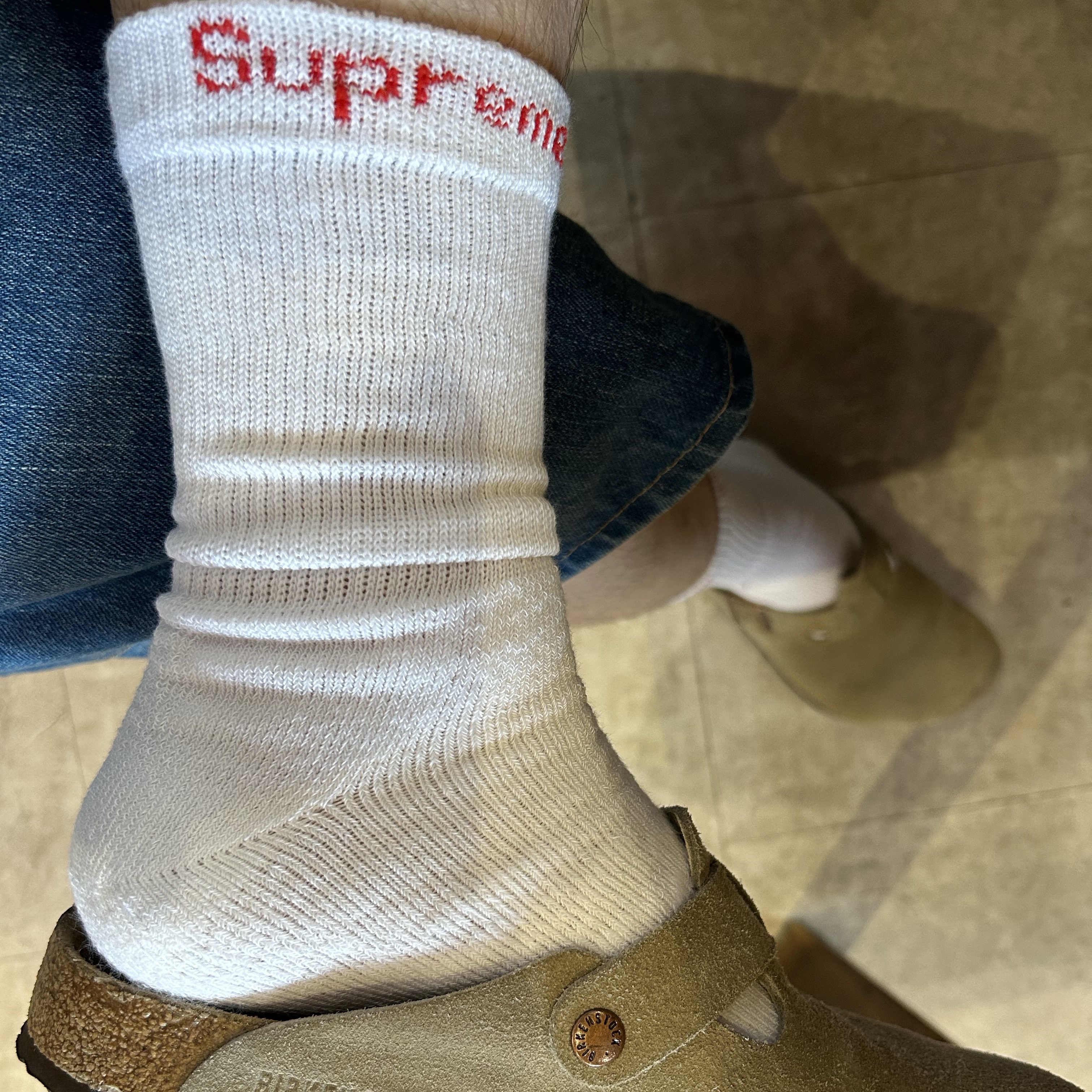 Supreme Hanes Crew Socks White (4 Pack) 착용 스타일