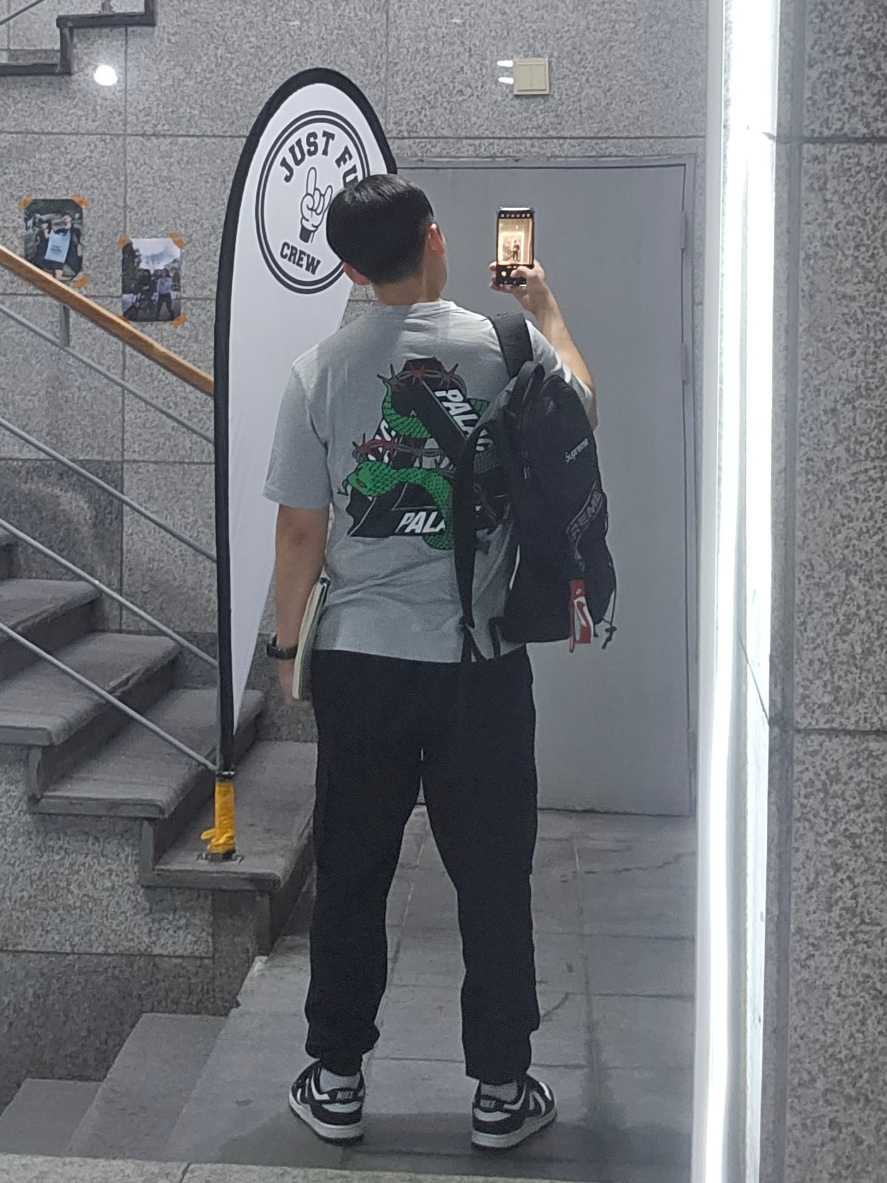 Palace Hesh Mit Fresh T-Shirt Grey Marl - 20SS, Supreme Backpack Black - 23FW 착용 스타일