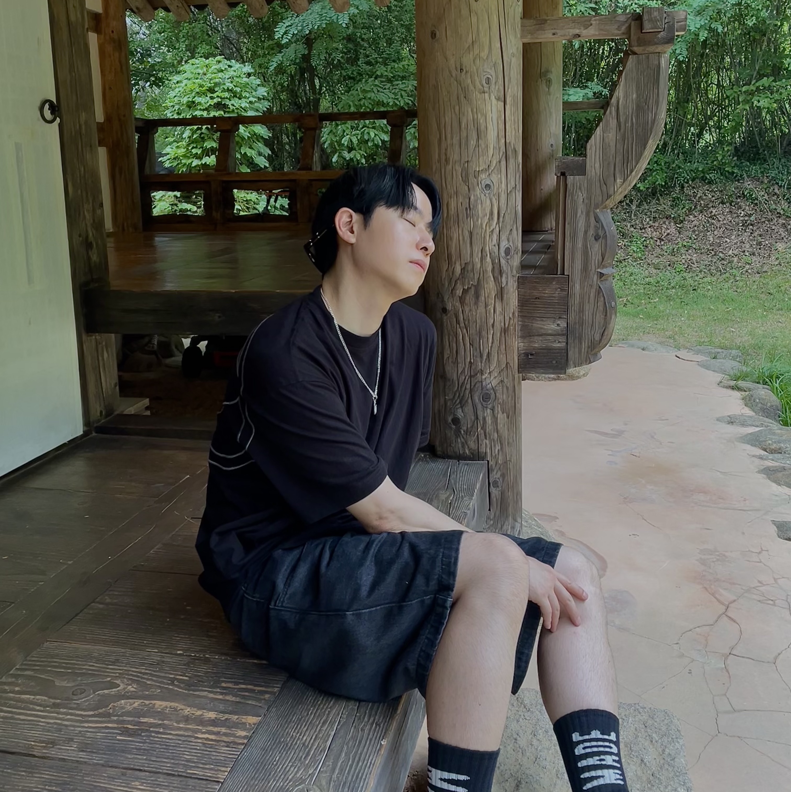 Iro Troyes Iro Logo Denim Ball Cap Black, Human Made HM Logo Socks Black 착용 스타일 - 3