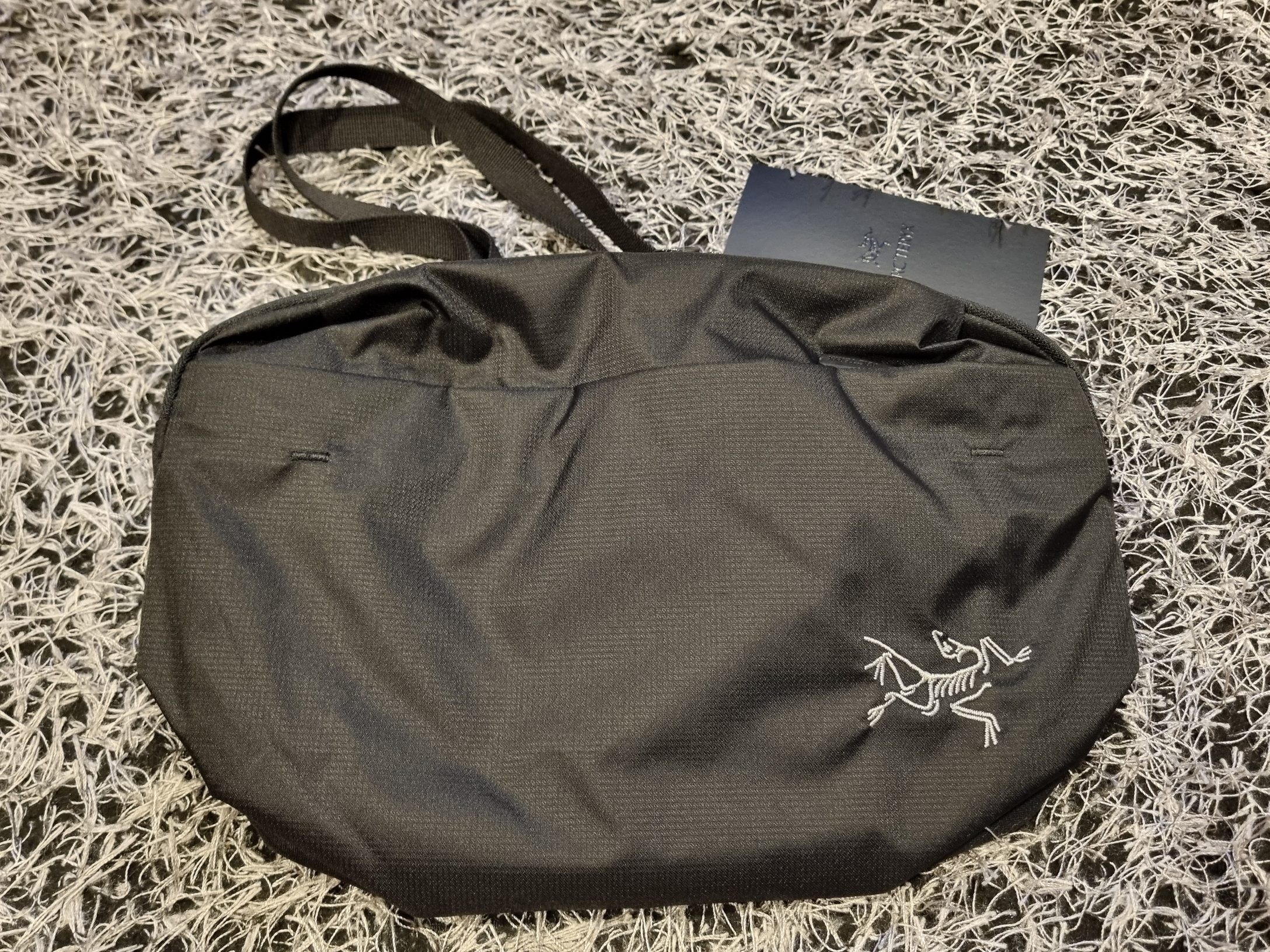 Arc'teryx Heliad 6 Crossbody Bag Black 착용 스타일 - 2