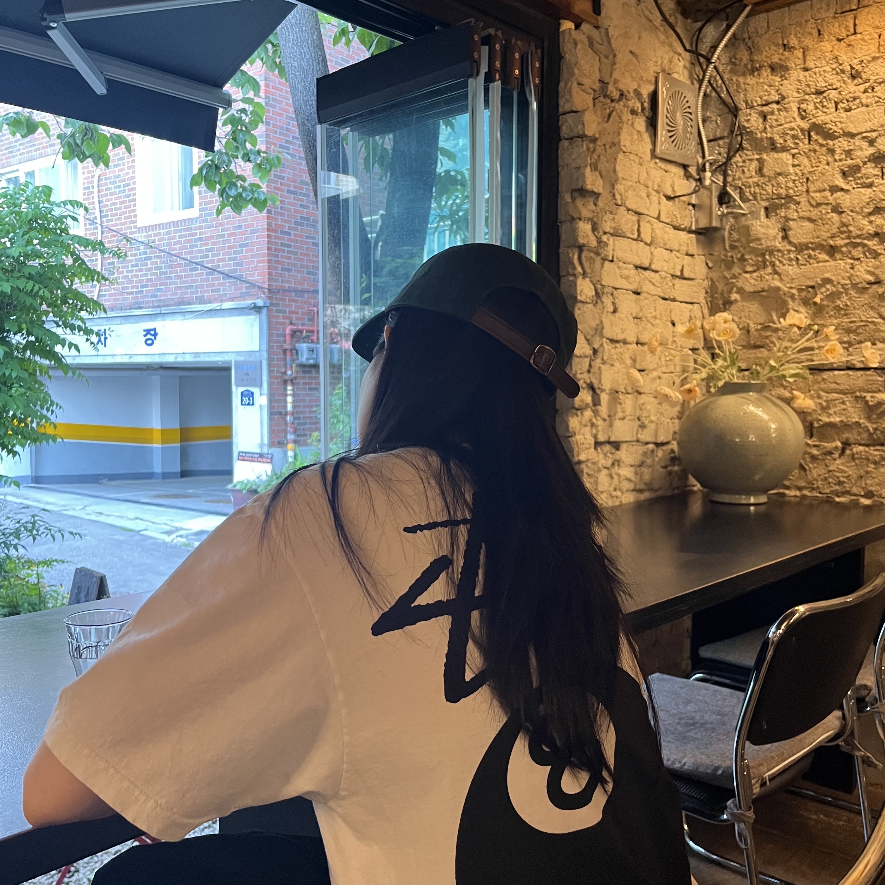 Stussy 8 Ball Pigment Dyed T-Shirt Natural 착용 스타일