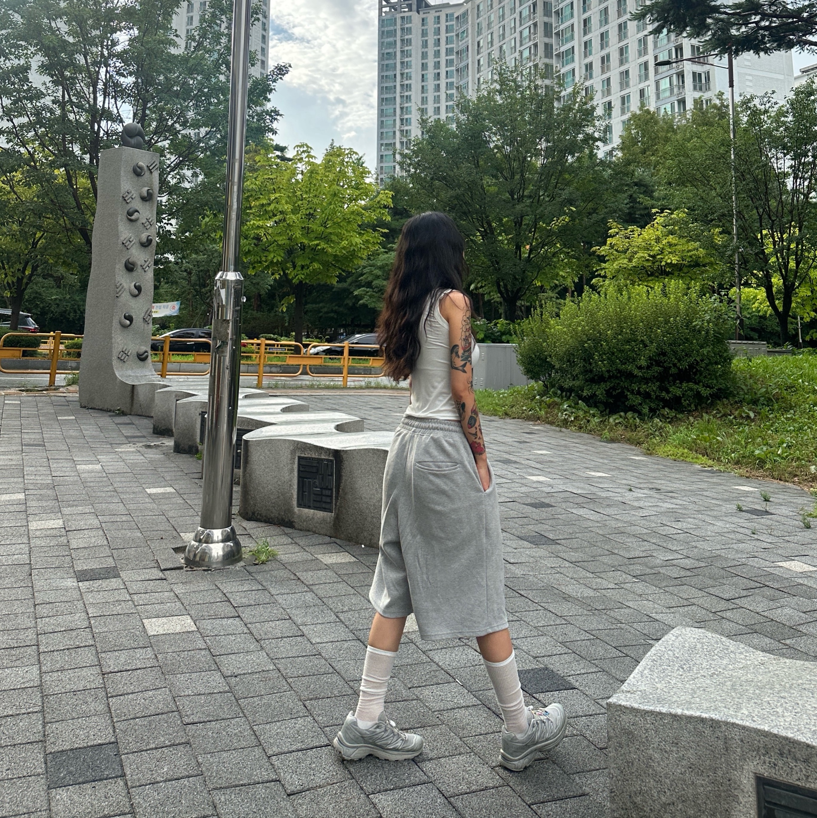 Salomon XT-6 Ghost Gray Gray Flannel 착용 스타일 - 3