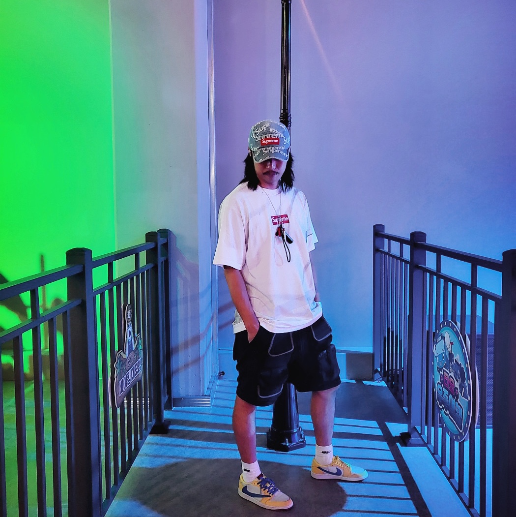(W) Jordan 1 x Travis Scott Retro Low OG SP Canary, Supreme x MM6 Maison Margiela Box Logo T-Shirt White - 24SS 착용 스타일 - 2
