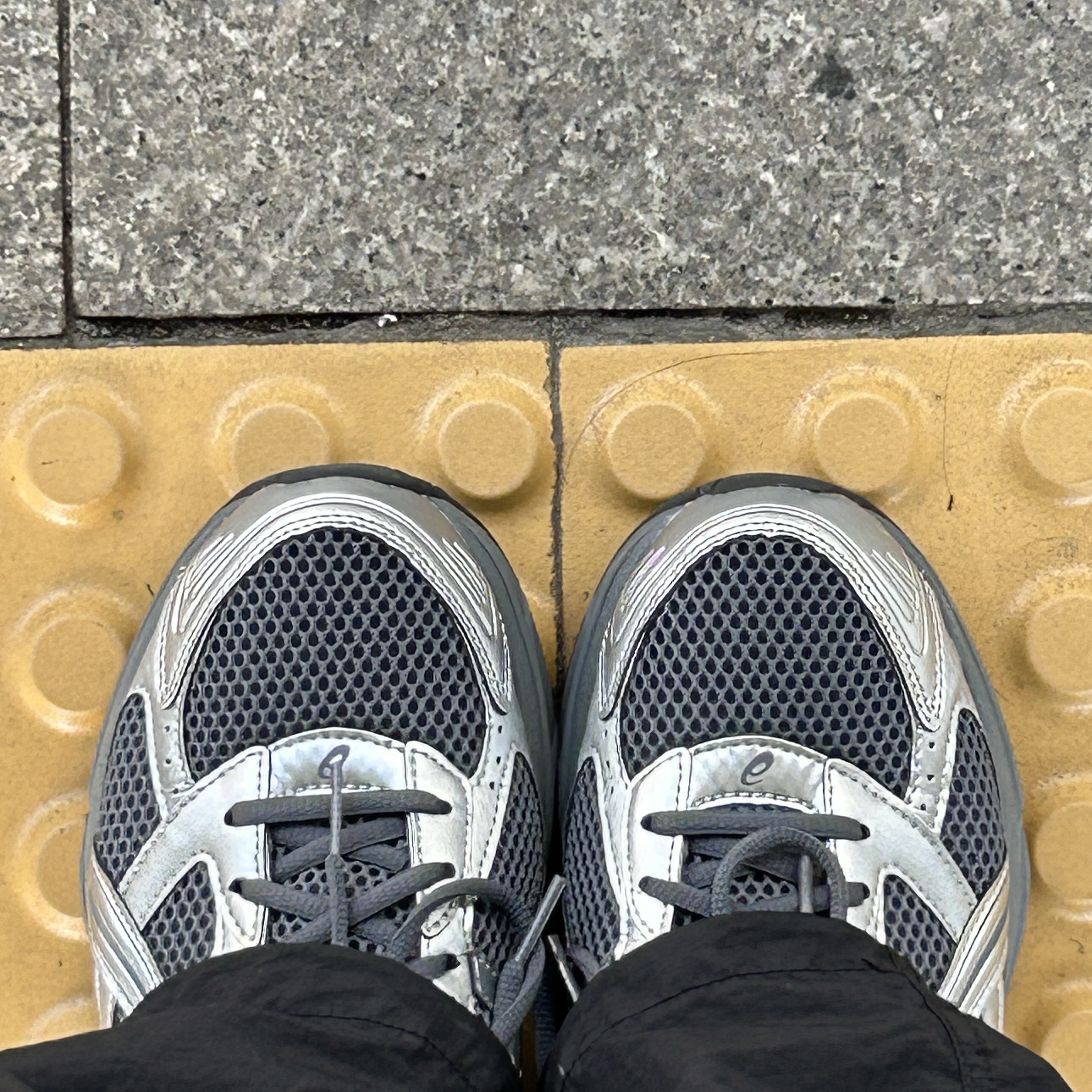 Asics Gel-1130 Steel Grey Pure Silver 착용 스타일