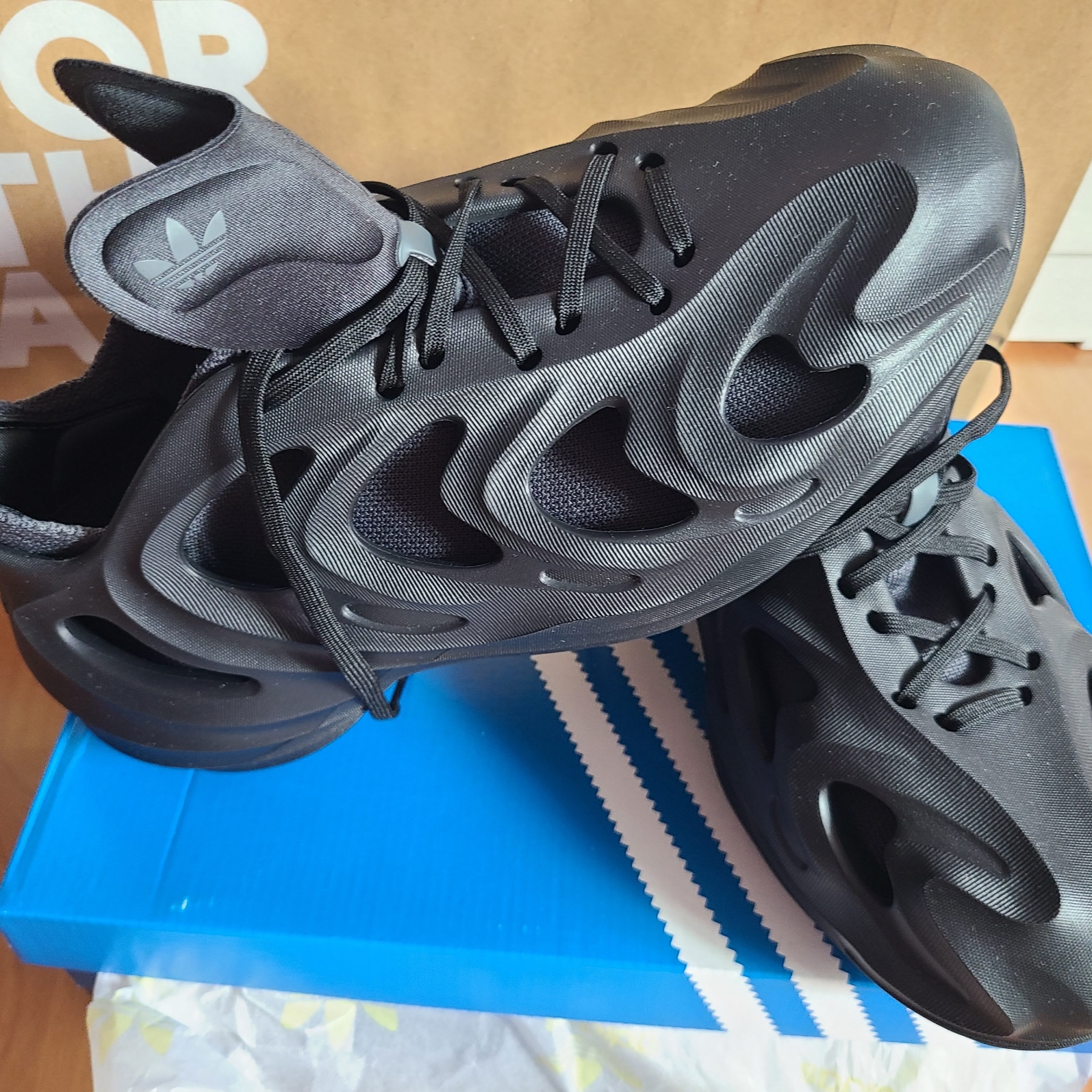 Adidas Adifom Q Core Black Carbon 착용 스타일
