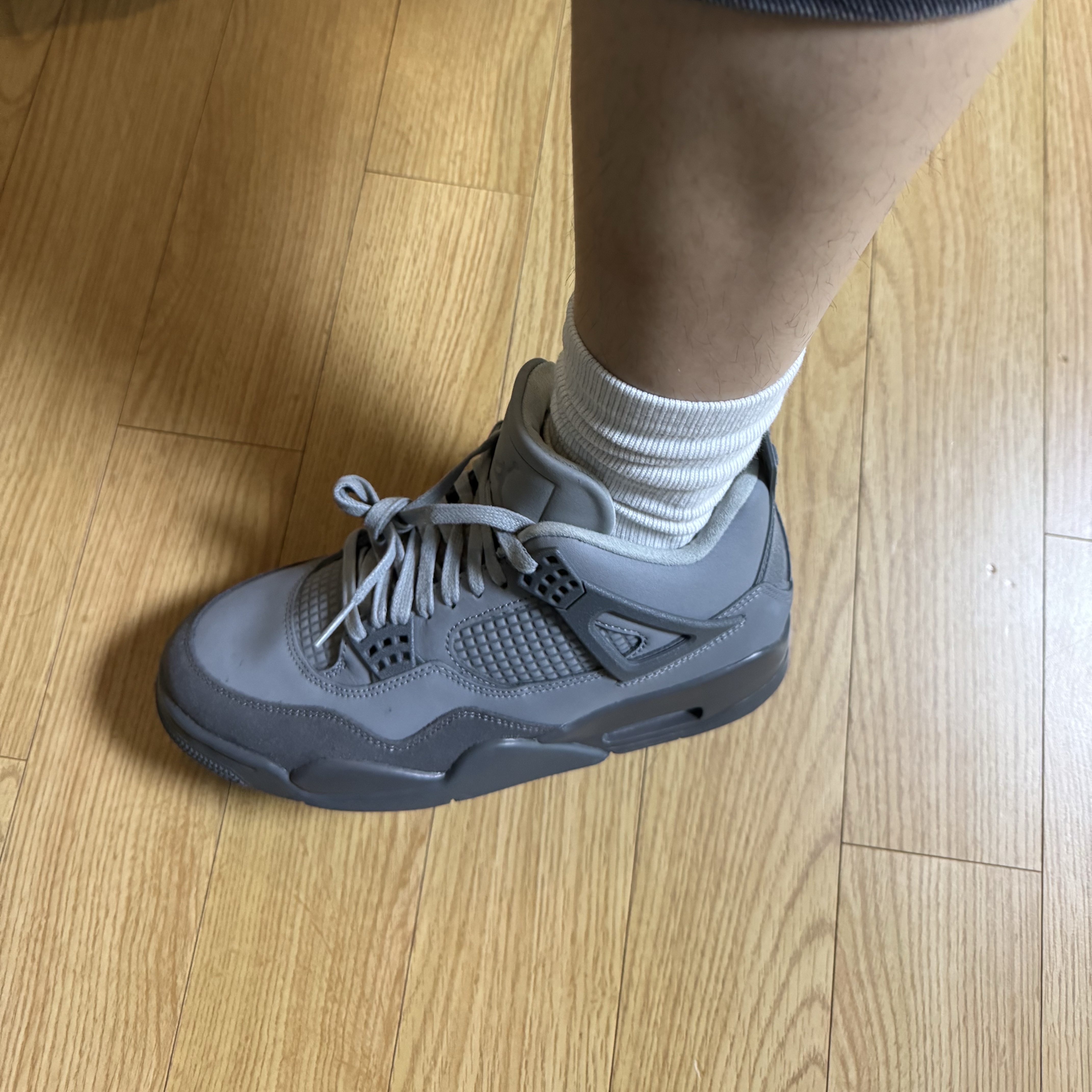 Jordan 4 Retro SE Wet Cement 착용 스타일 - 5
