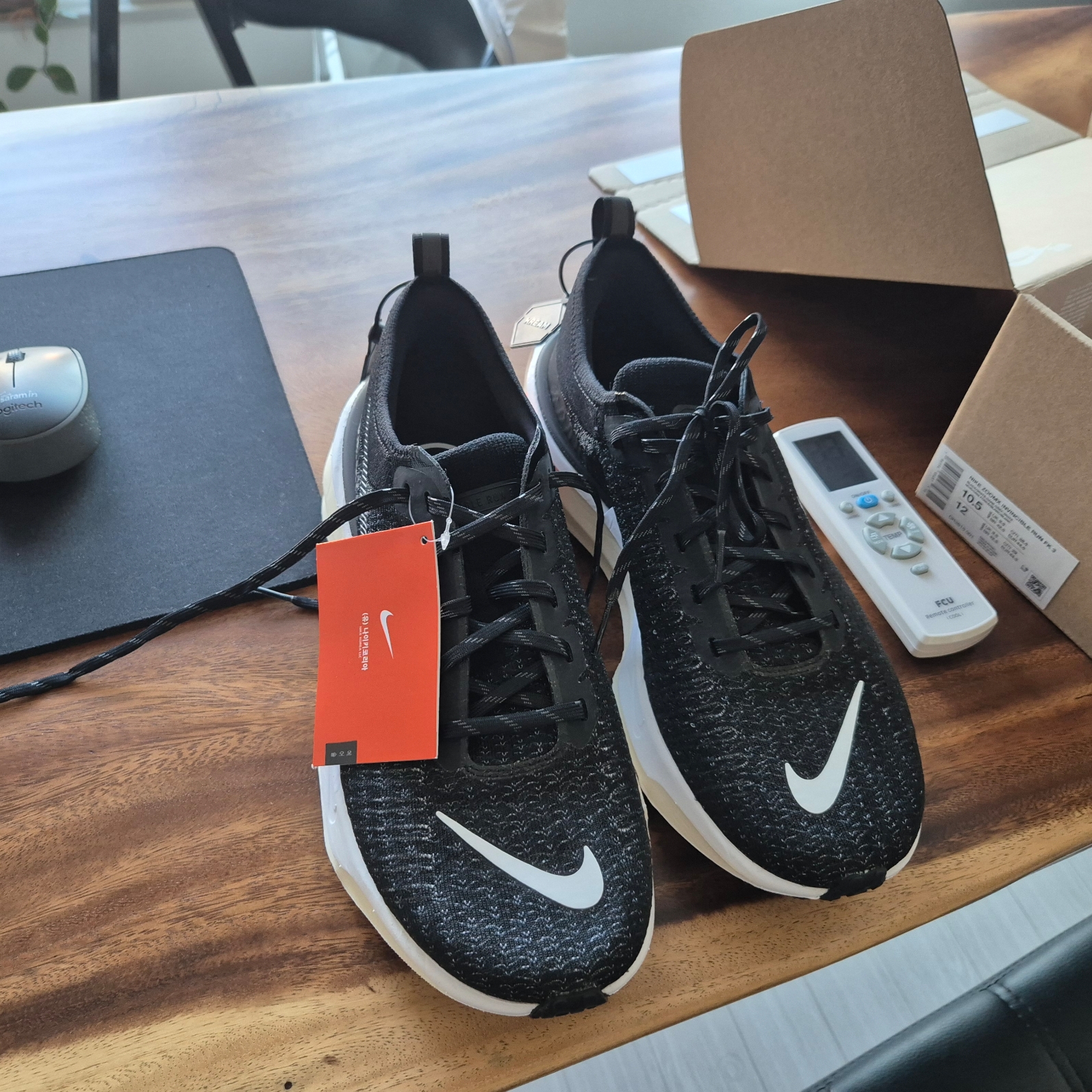 Nike ZoomX Invincible Run Flyknit 3 Black White 착용 스타일 - 1