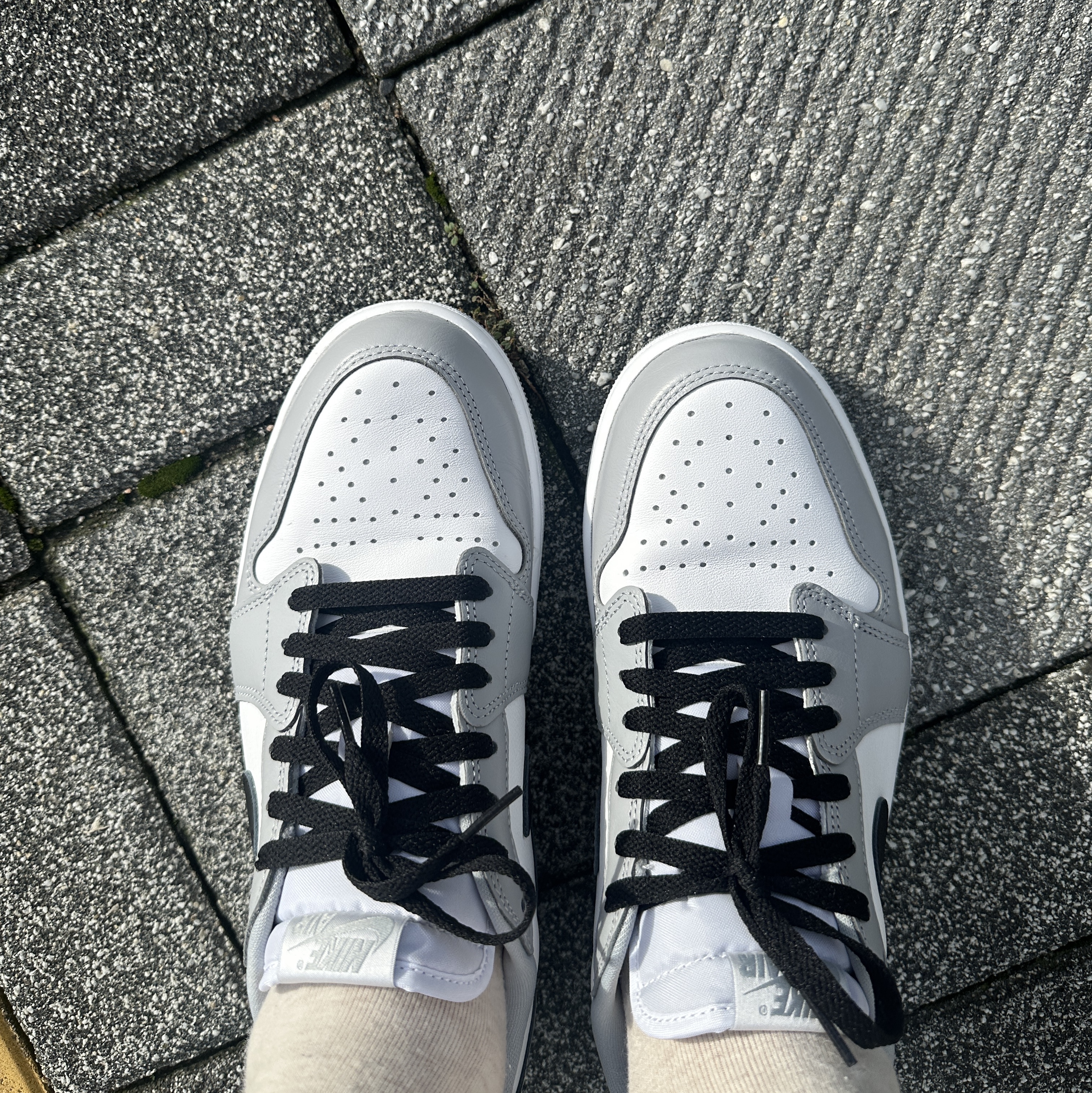 Jordan 1 Retro Low OG Wolf Grey and White 착용 스타일