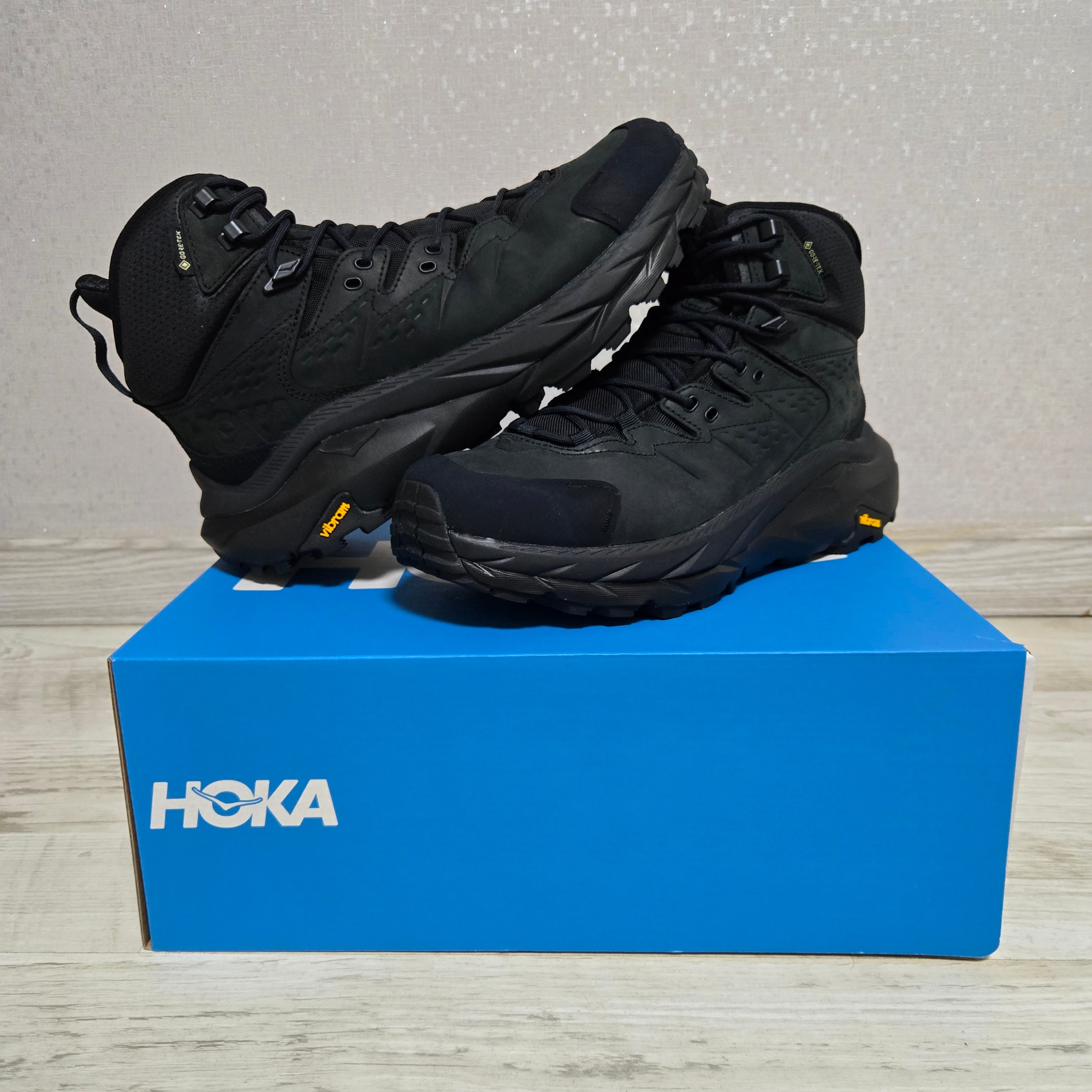 Hoka Kaha 2 Gore-Tex Black 착용 스타일