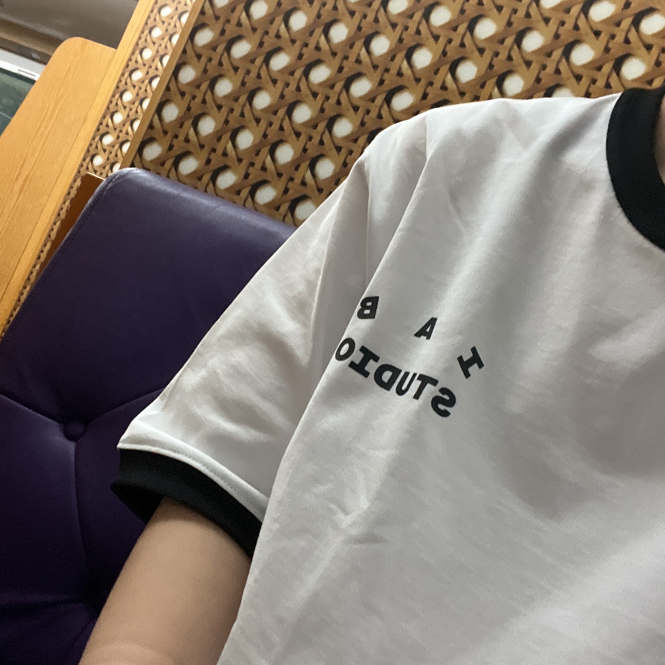 IAB Studio Established T-Shirt White Black 착용 스타일