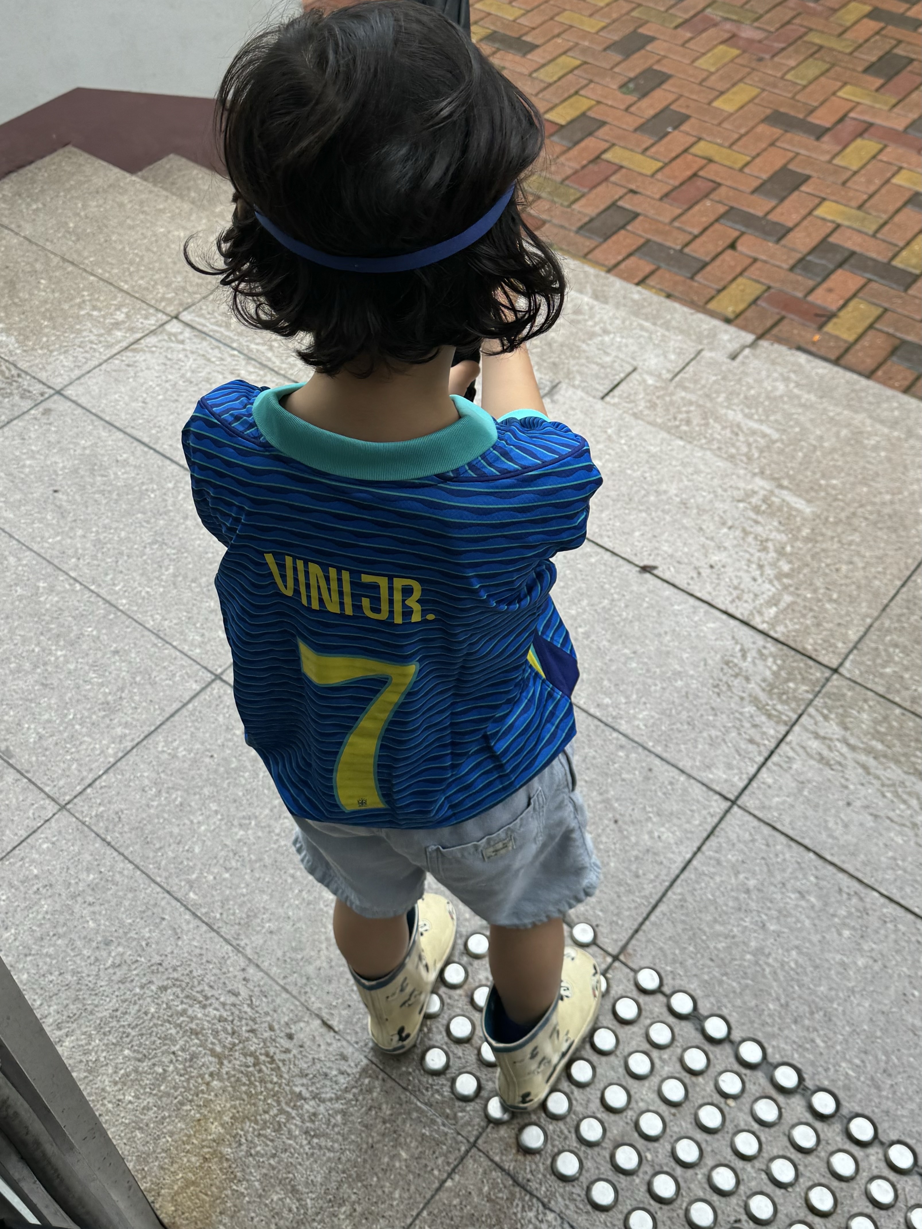 Nike Brazil 2024 Dri-Fit Stadium Away Replica Jersey Soar (Non Marking Ver.) 착용 스타일 - 1