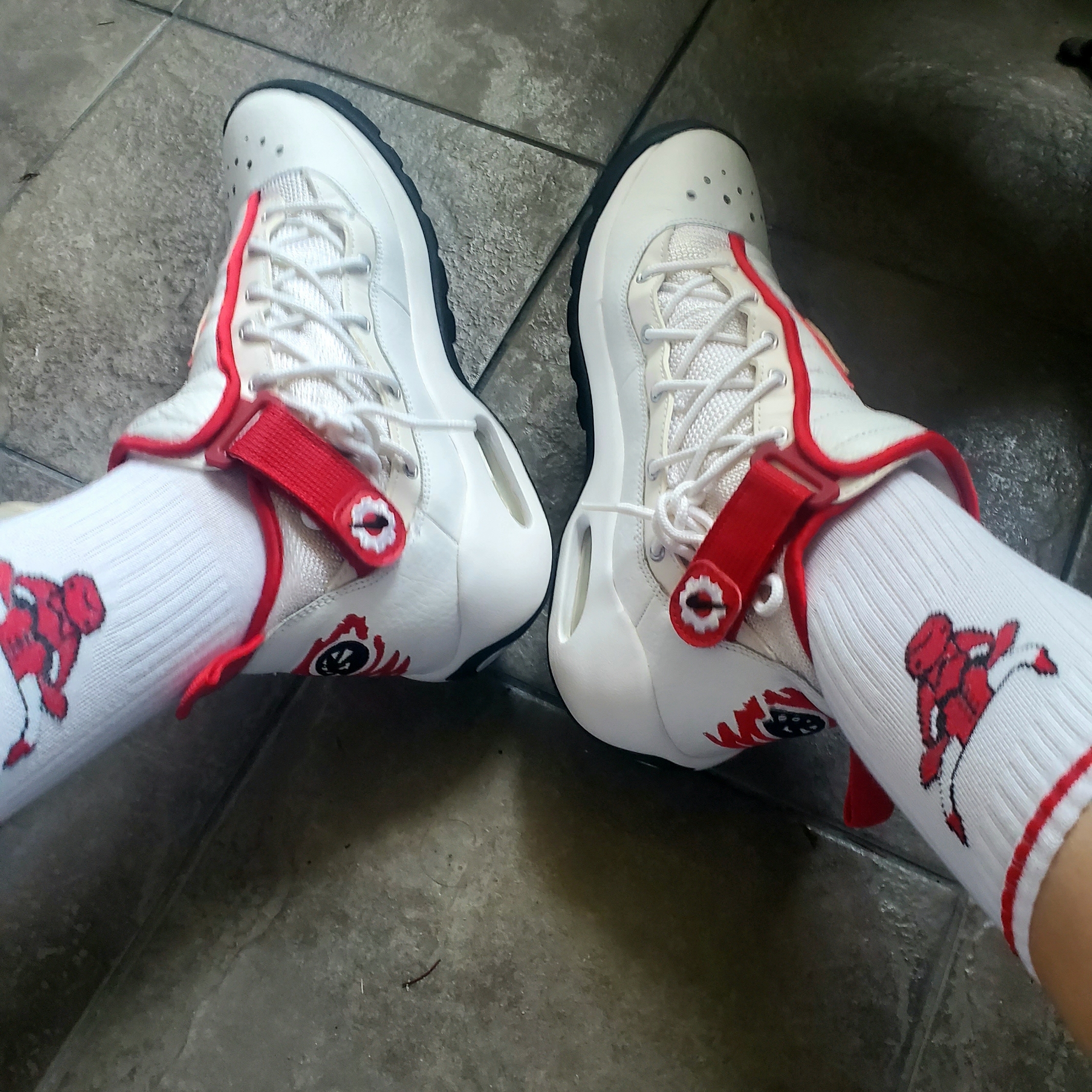 Nike Air Shake NDestrukt White Red 착용 스타일