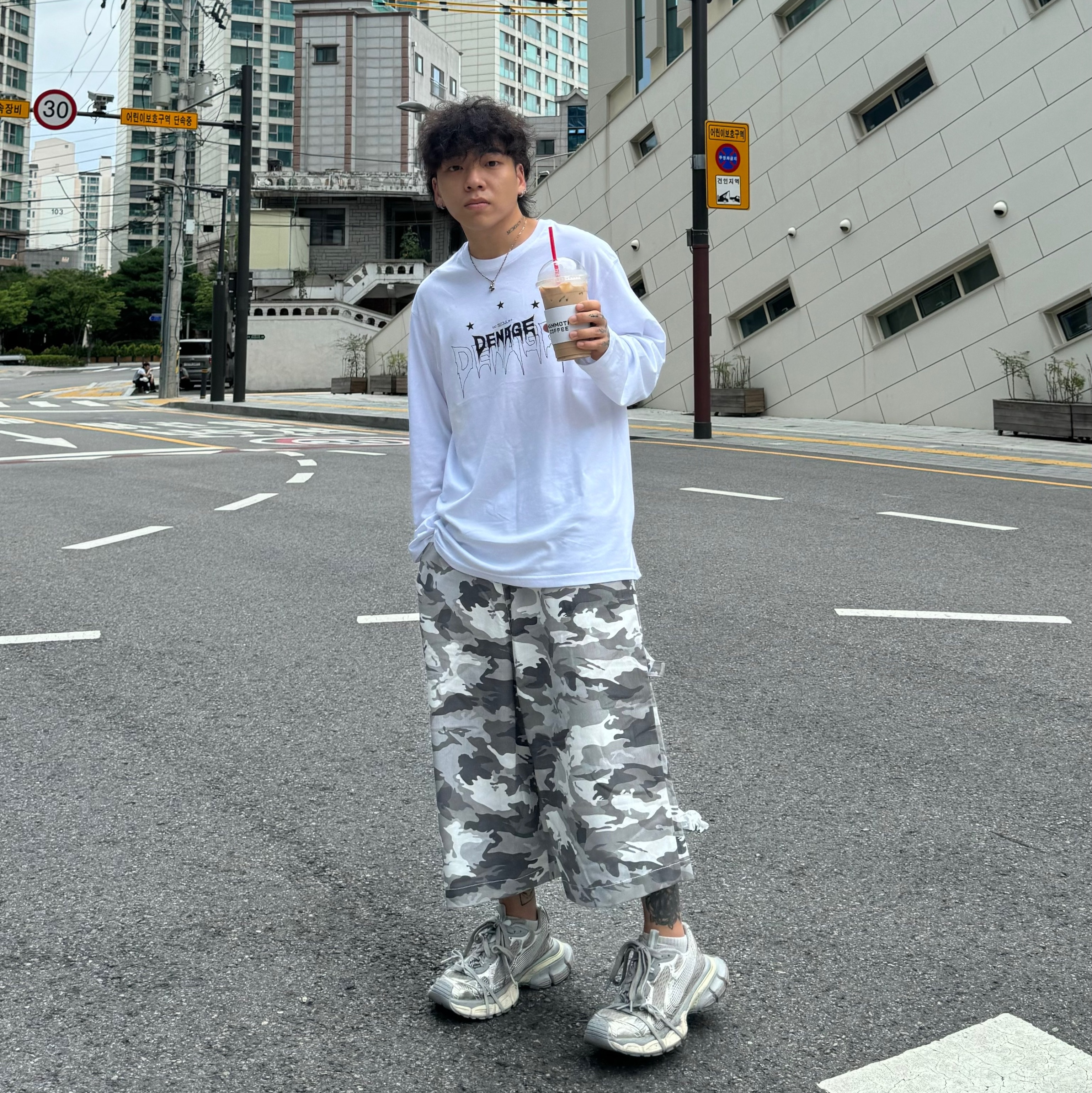 Balenciaga 3XL Sneakers Light Beige 착용 스타일 - 2