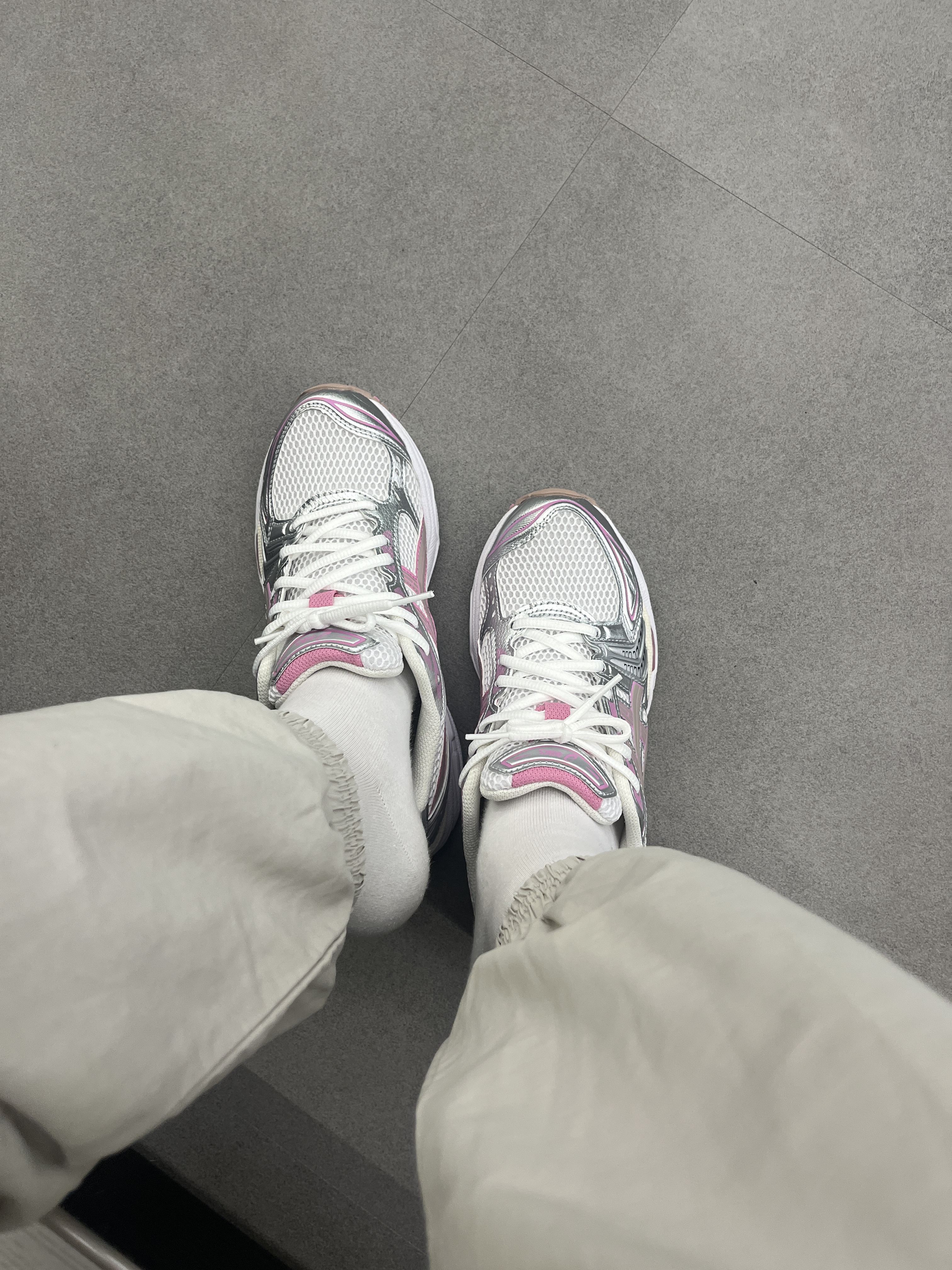 Asics Unlimited Gel-Kayano 14 White Fawn 착용 스타일 - 2