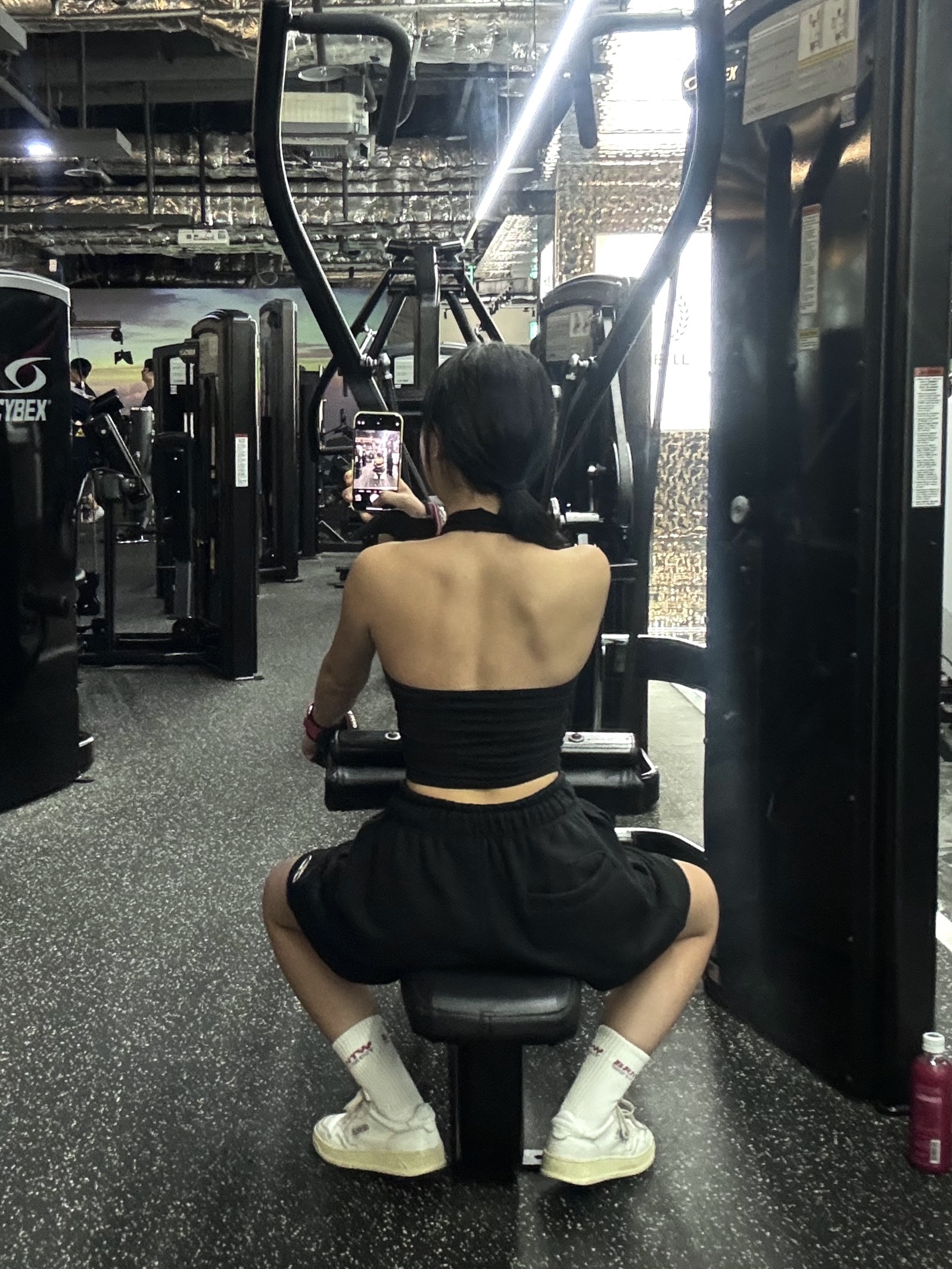 BORN TO WIN Symbol B Halterneck Sleeveless Black, BORN TO WIN Workout Logo Socks White 착용 스타일