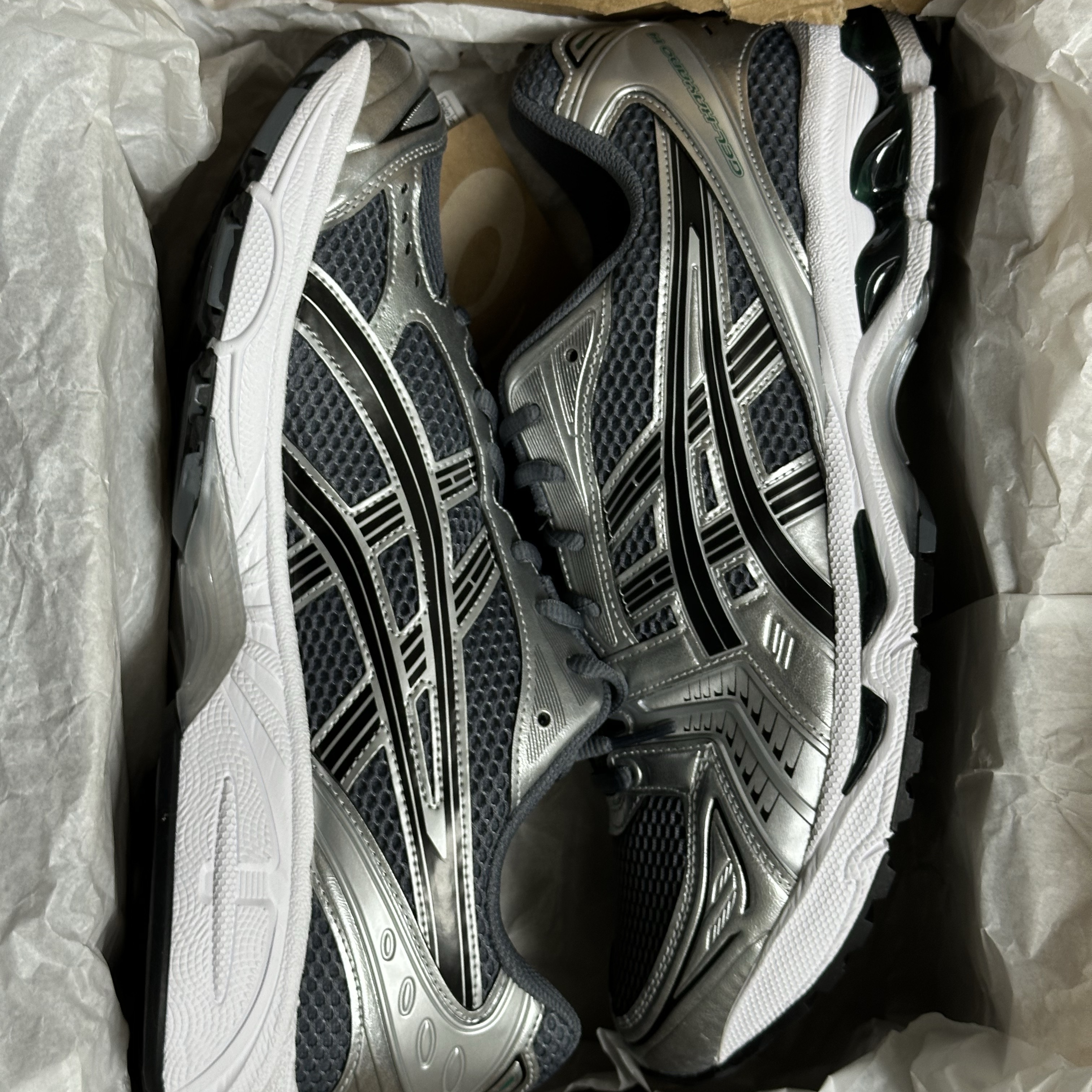 Asics Gel-Kayano 14 Metropolis Jasper Green 착용 스타일 - 6