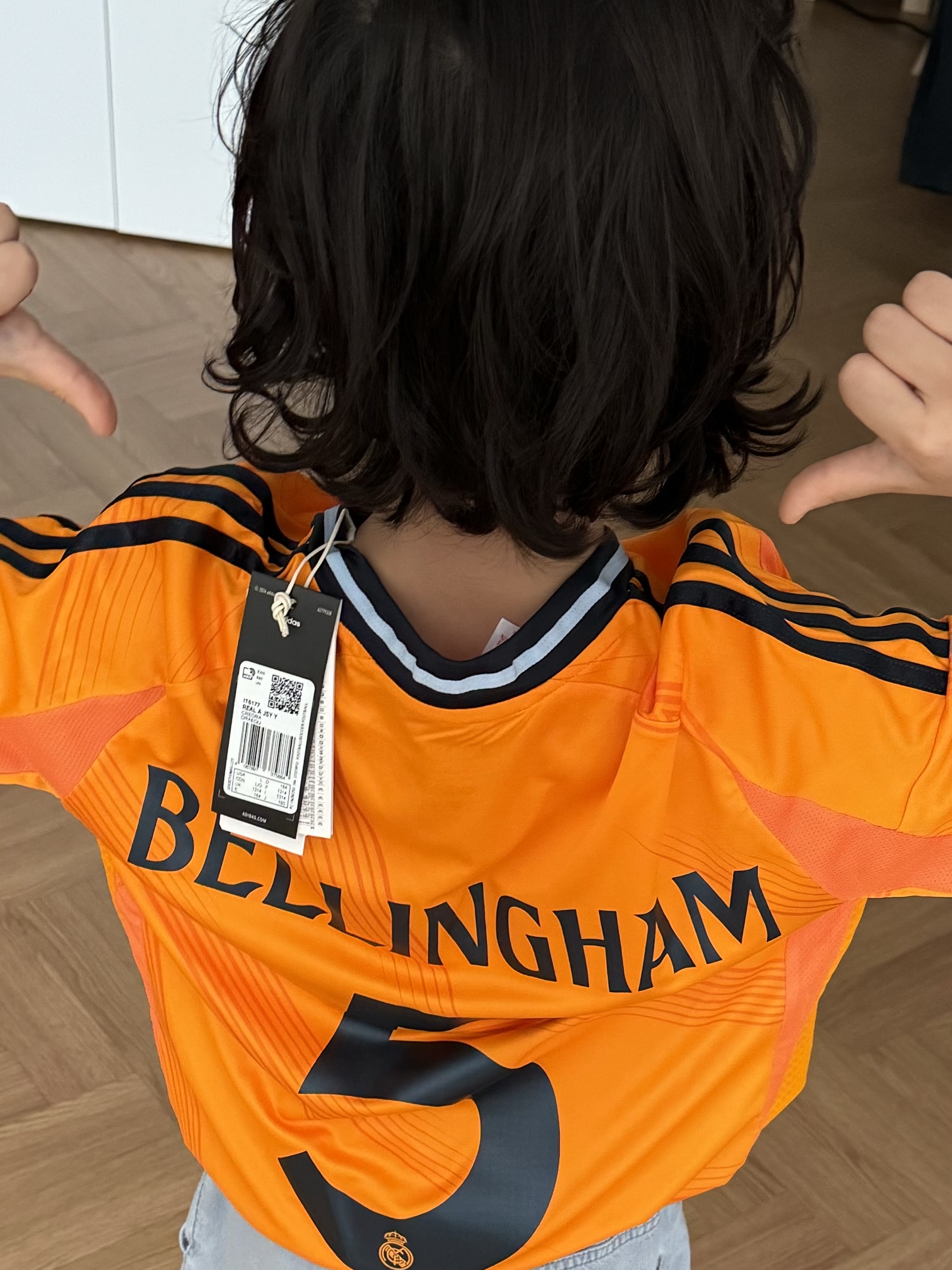 Adidas Real Madrid 2024/25 Away Jersey Crew Orange - US Sizing (Non Marking Ver.) 착용 스타일 - 2