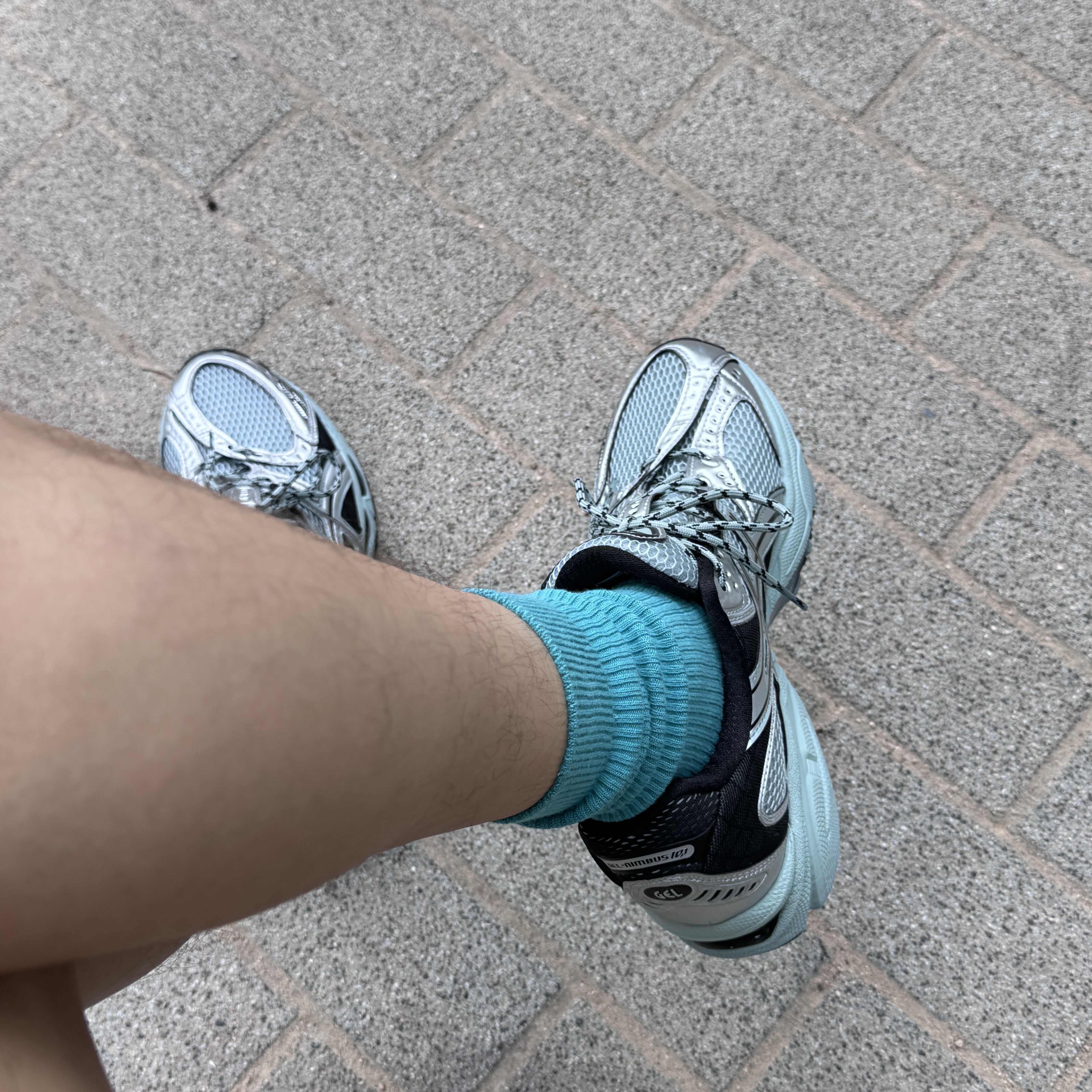 Asics Gel-Nimbus 10.1 Ocean Haze Pure Silver 착용 스타일 - 1