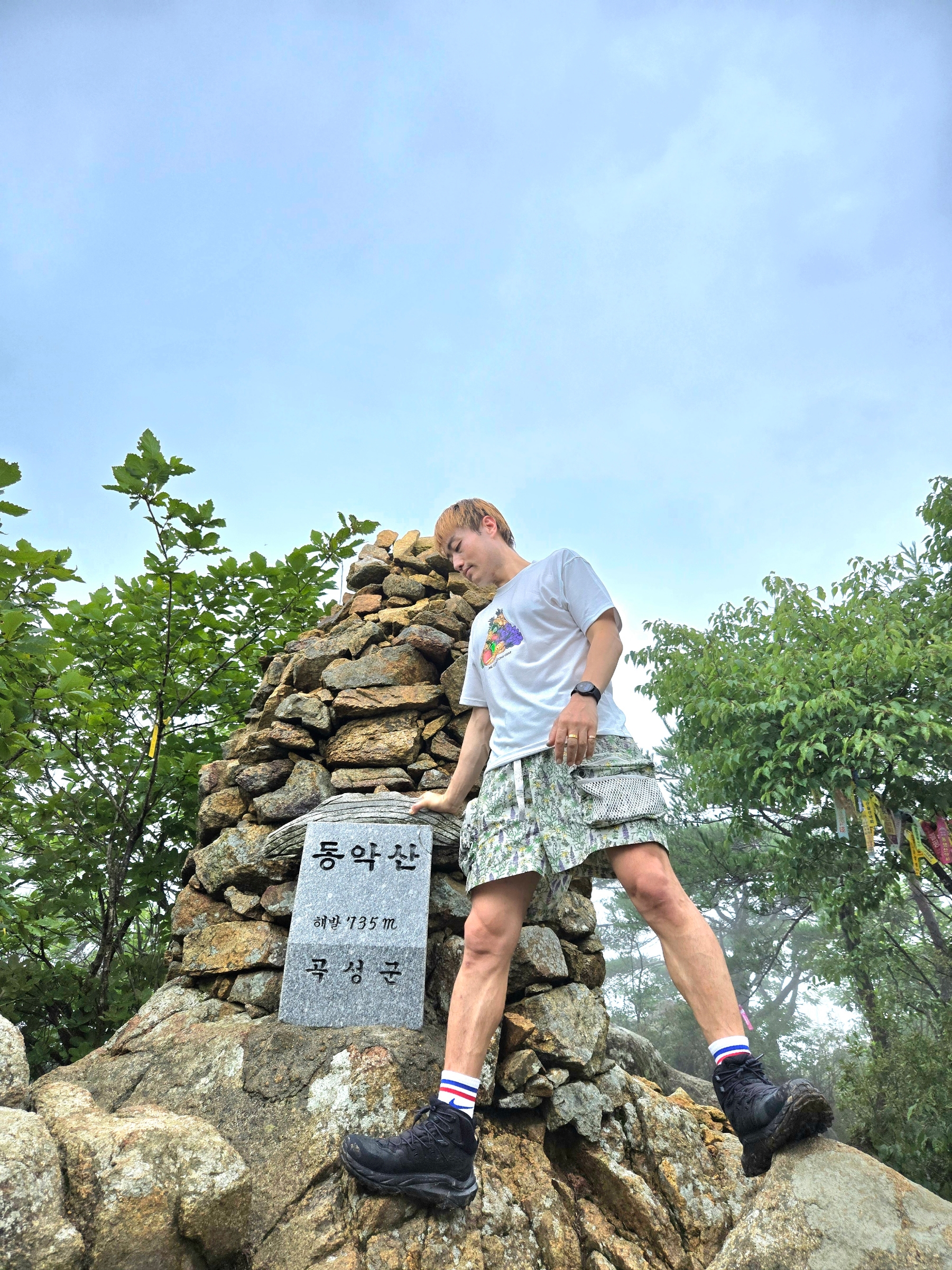Hoka Kaha 2 Gore-Tex Black, Nike ACG Fruit and Veggies T-Shirt - Asia 착용 스타일