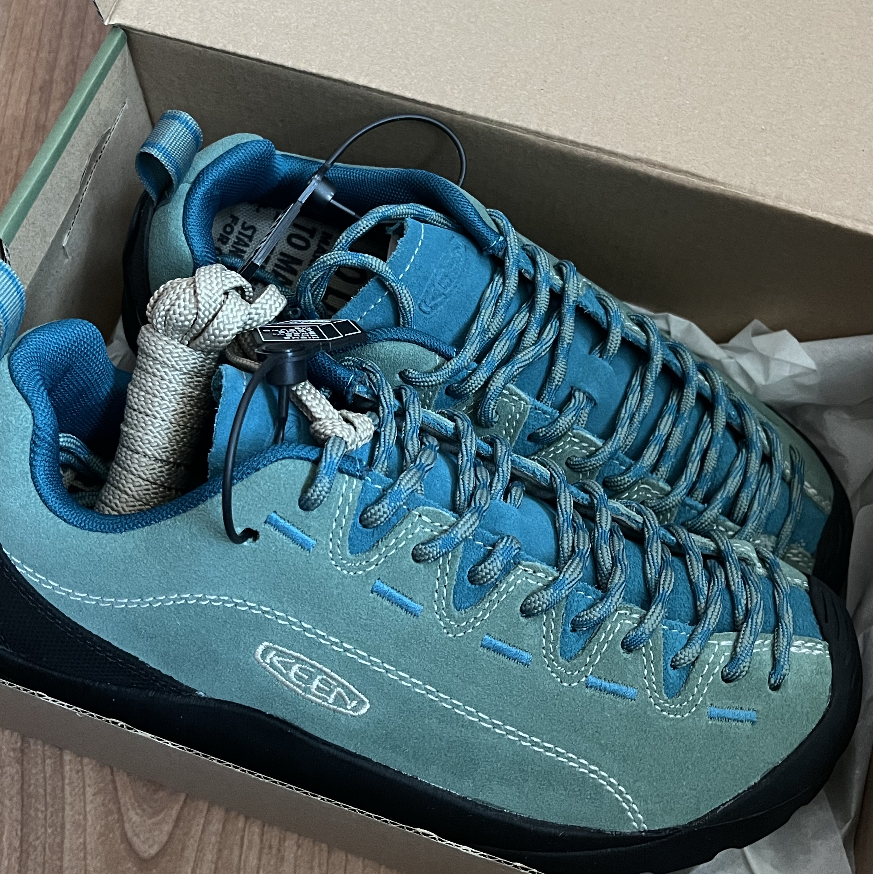 (W) Keen Jasper Sneakers Dark Forest 착용 스타일