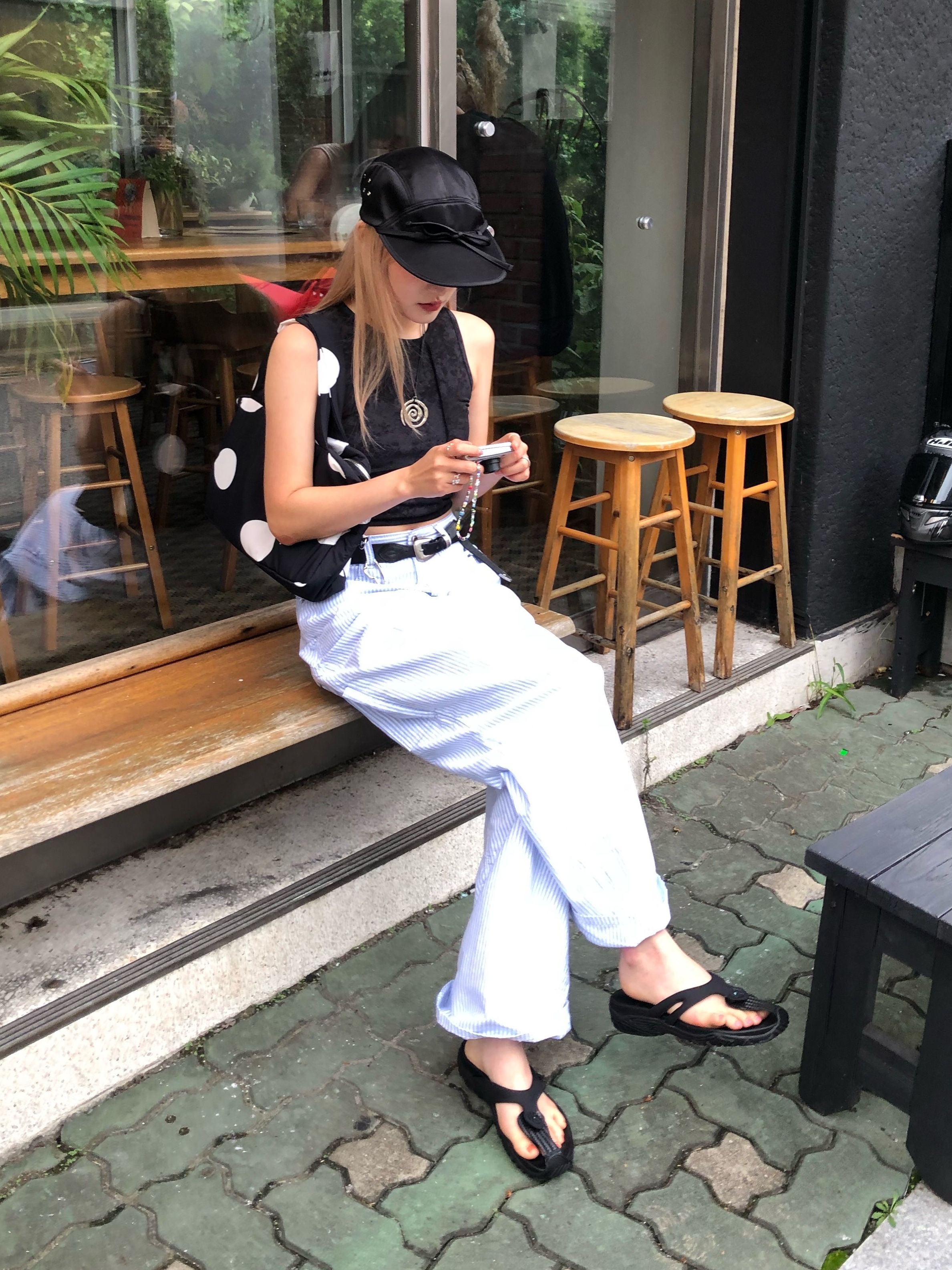 [6% 적립] [YIYAE X NegativeThree] Soar Flip Flops Black 착용 스타일 - 1
