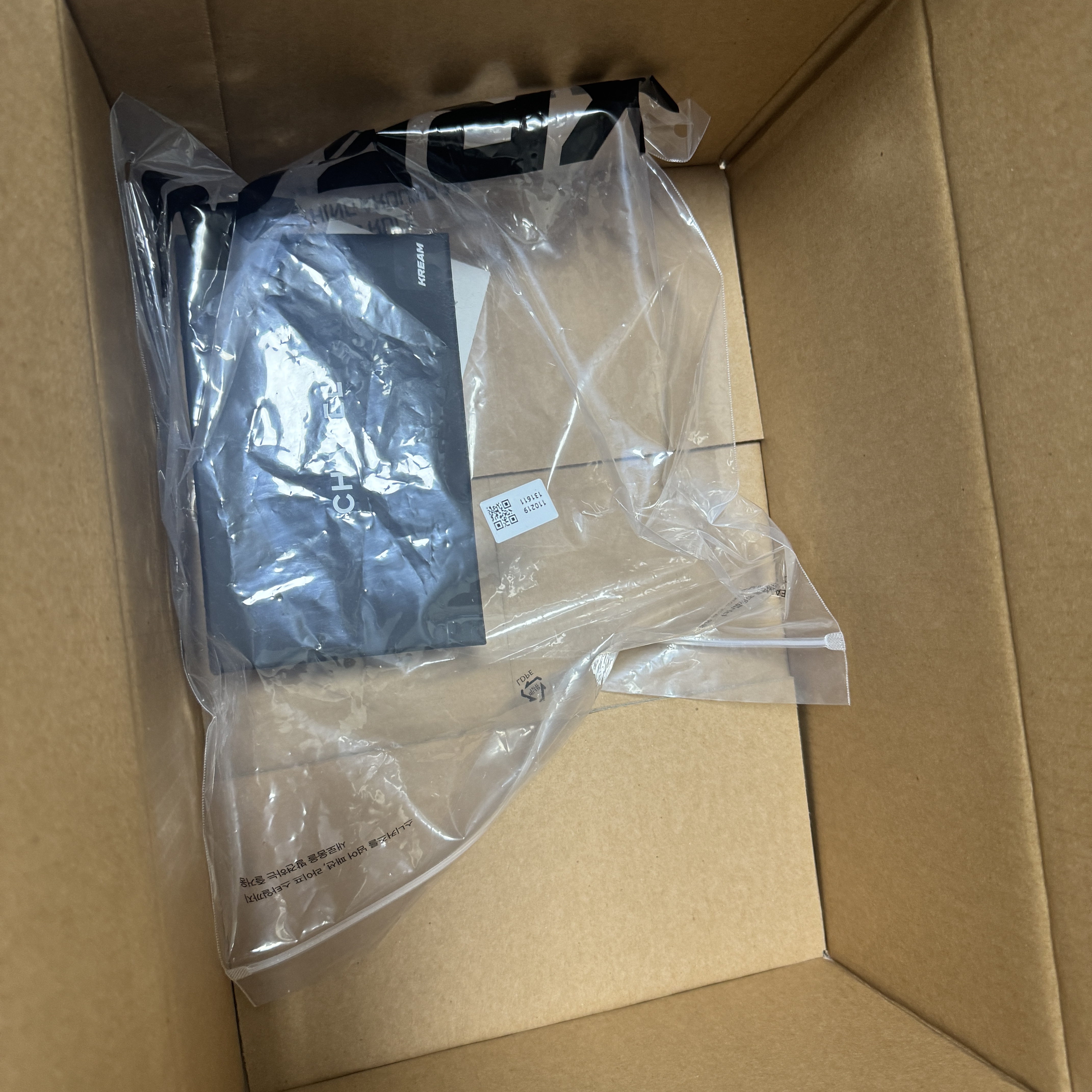 Chanel Boy Chanel Zipped Coin Purse Grained Calfskin & Ruthenium Black 착용 스타일 - 2