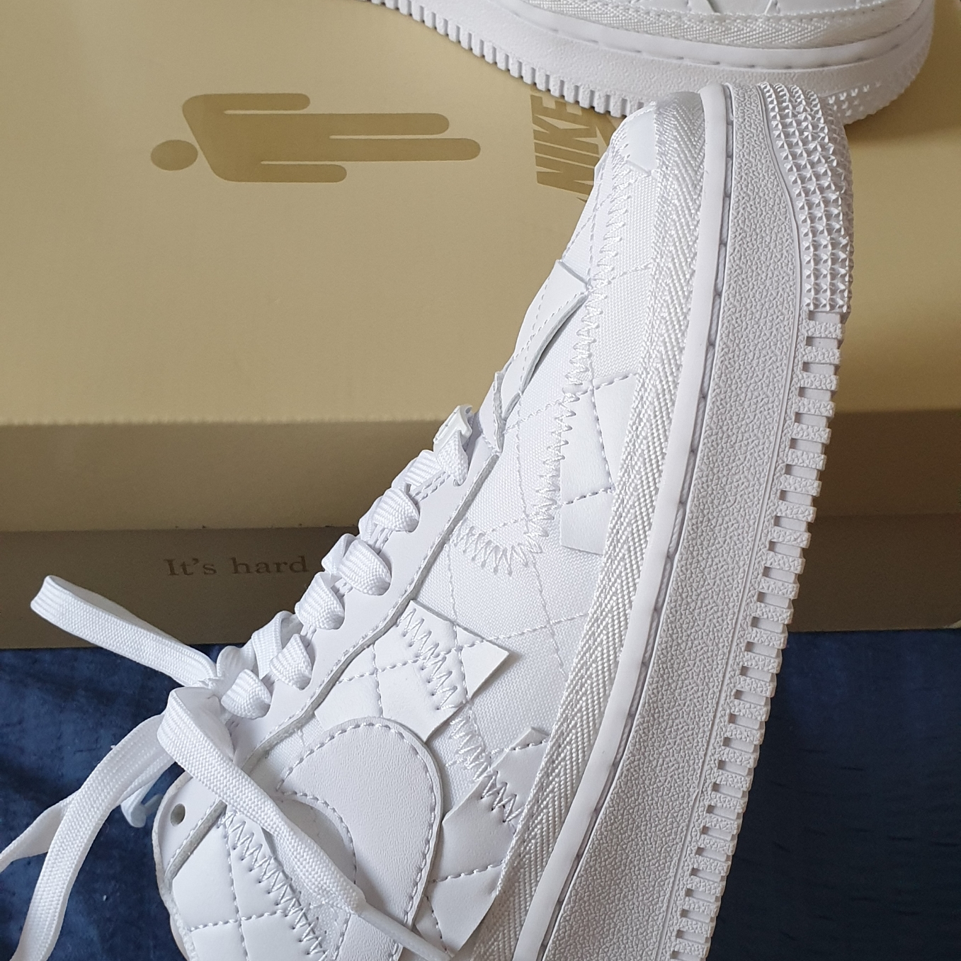 Nike x Billie Eilish Air Force 1 Low SP Triple White 착용 스타일 - 5