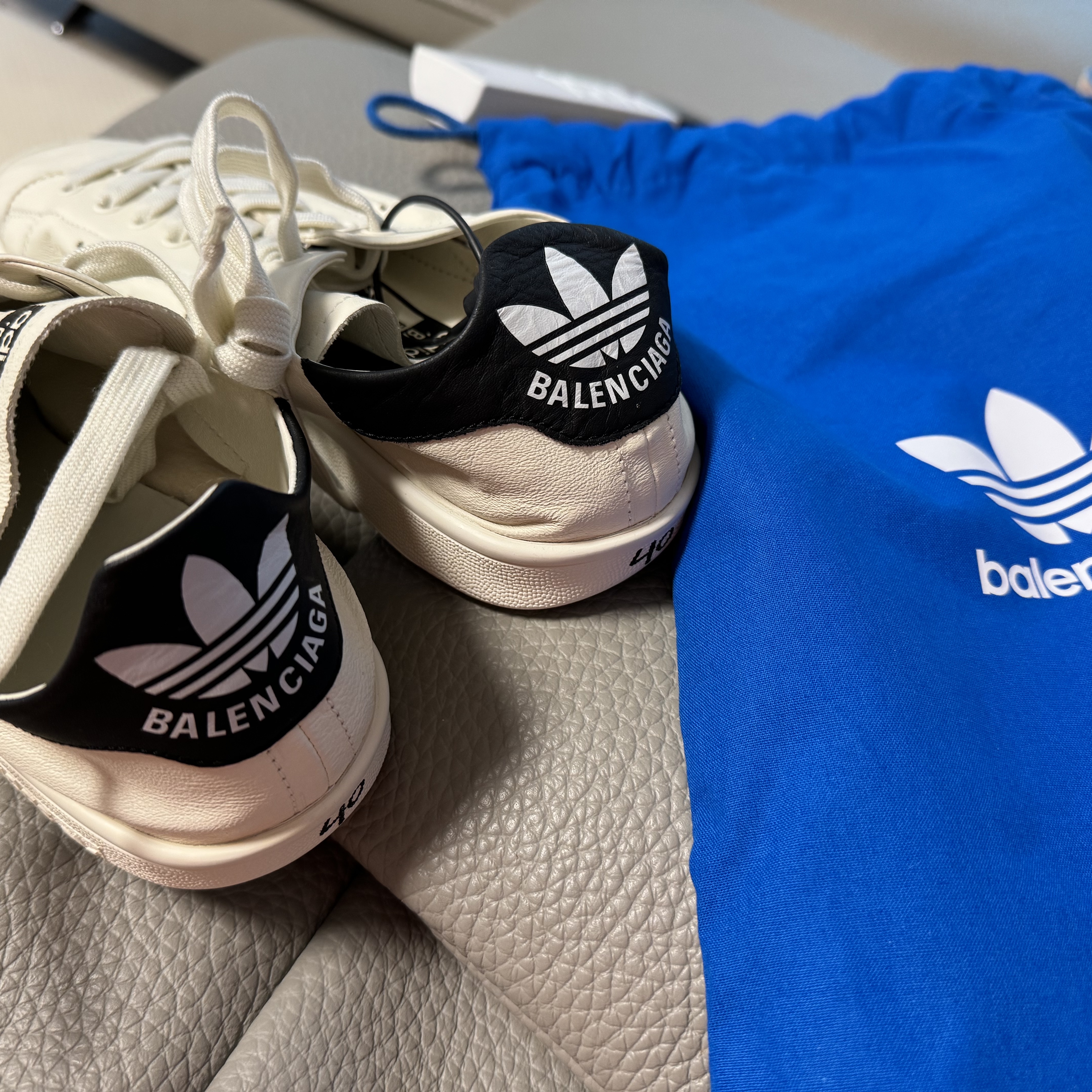 Balenciaga x Adidas Stan Smith Off White 착용 스타일