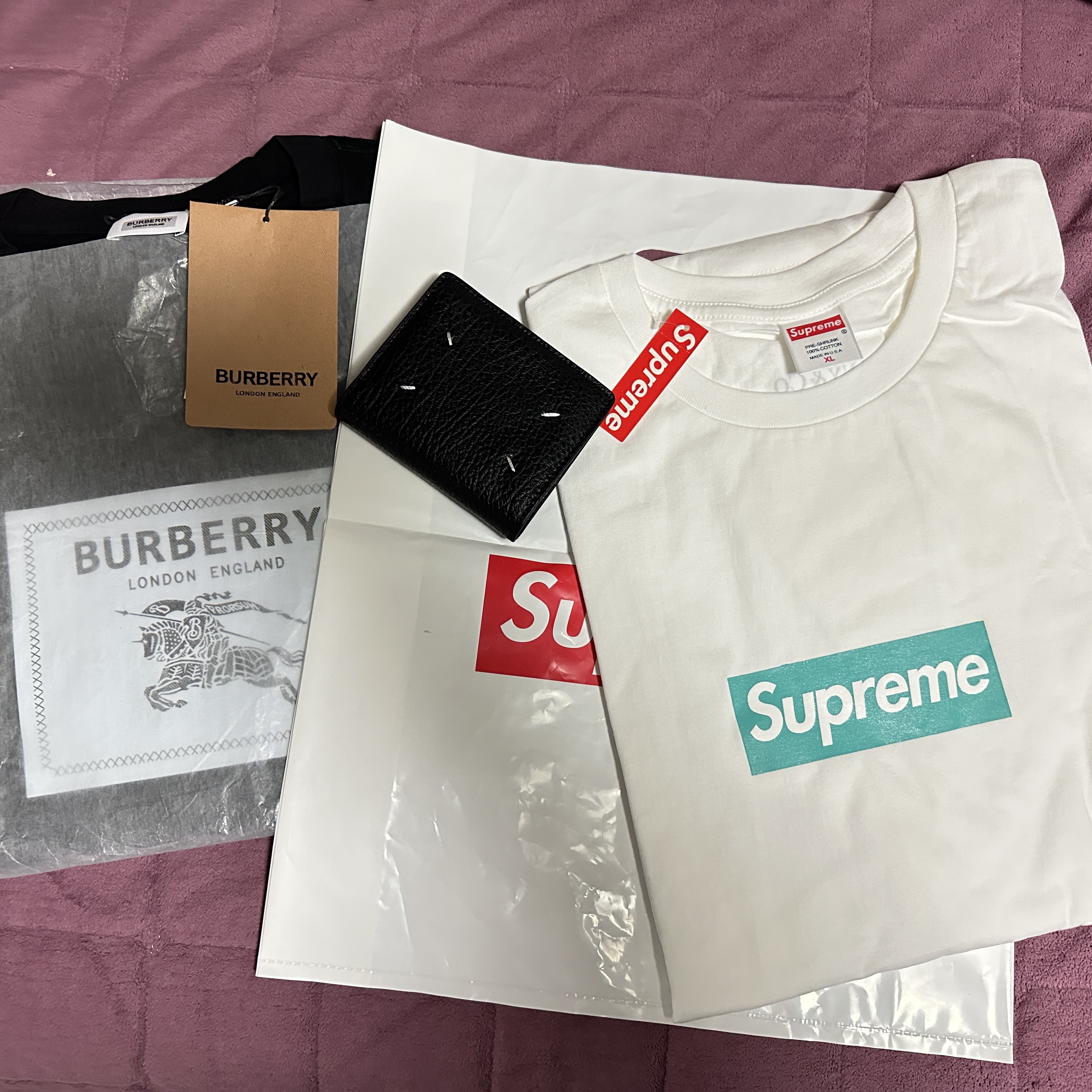 Burberry Prorsum Label Cotton T-shirt Smoked Navy, Supreme x Tiffany & Co. Box Logo T-Shirt White - 21FW 착용 스타일