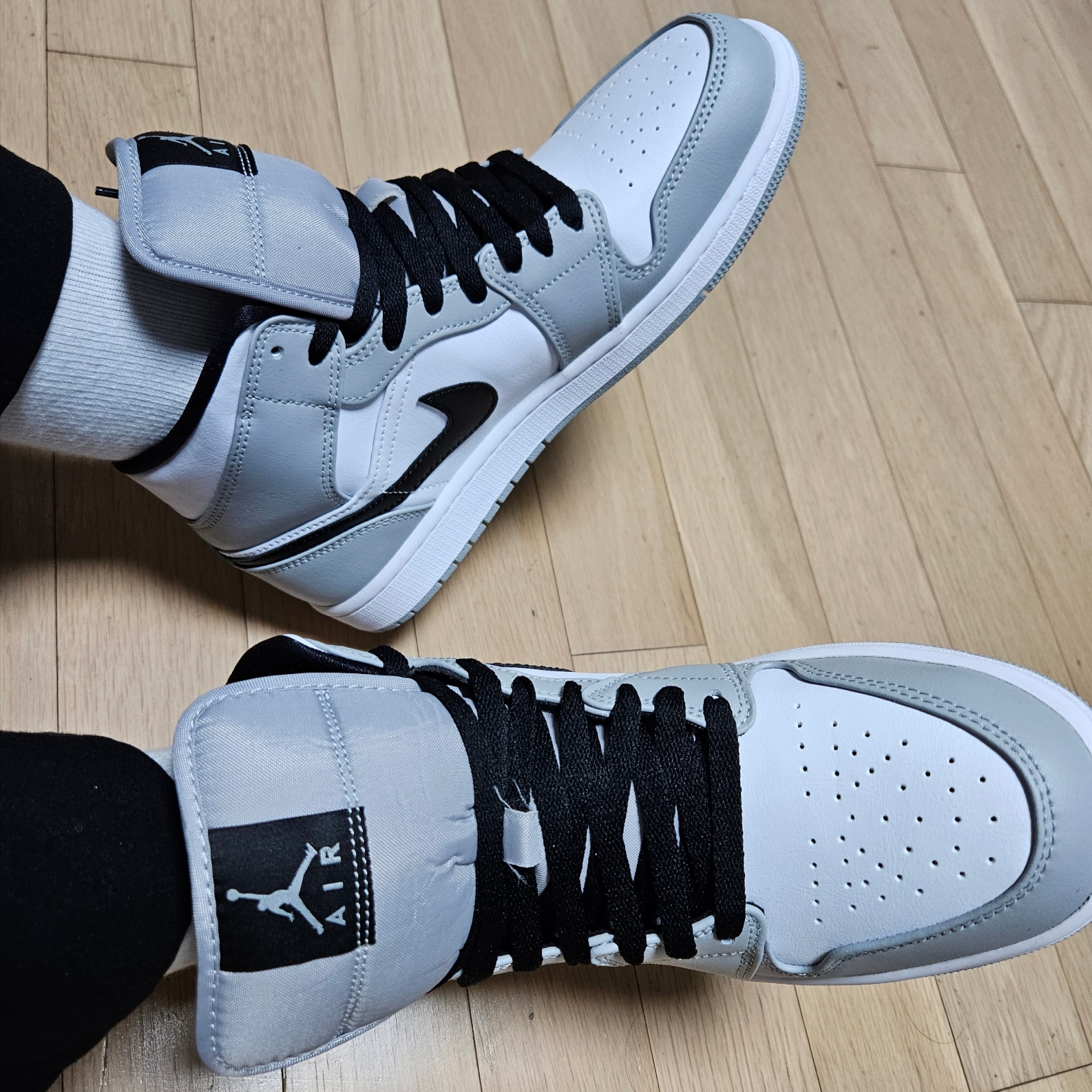 Jordan 1 Mid Light Smoke Grey 착용 스타일