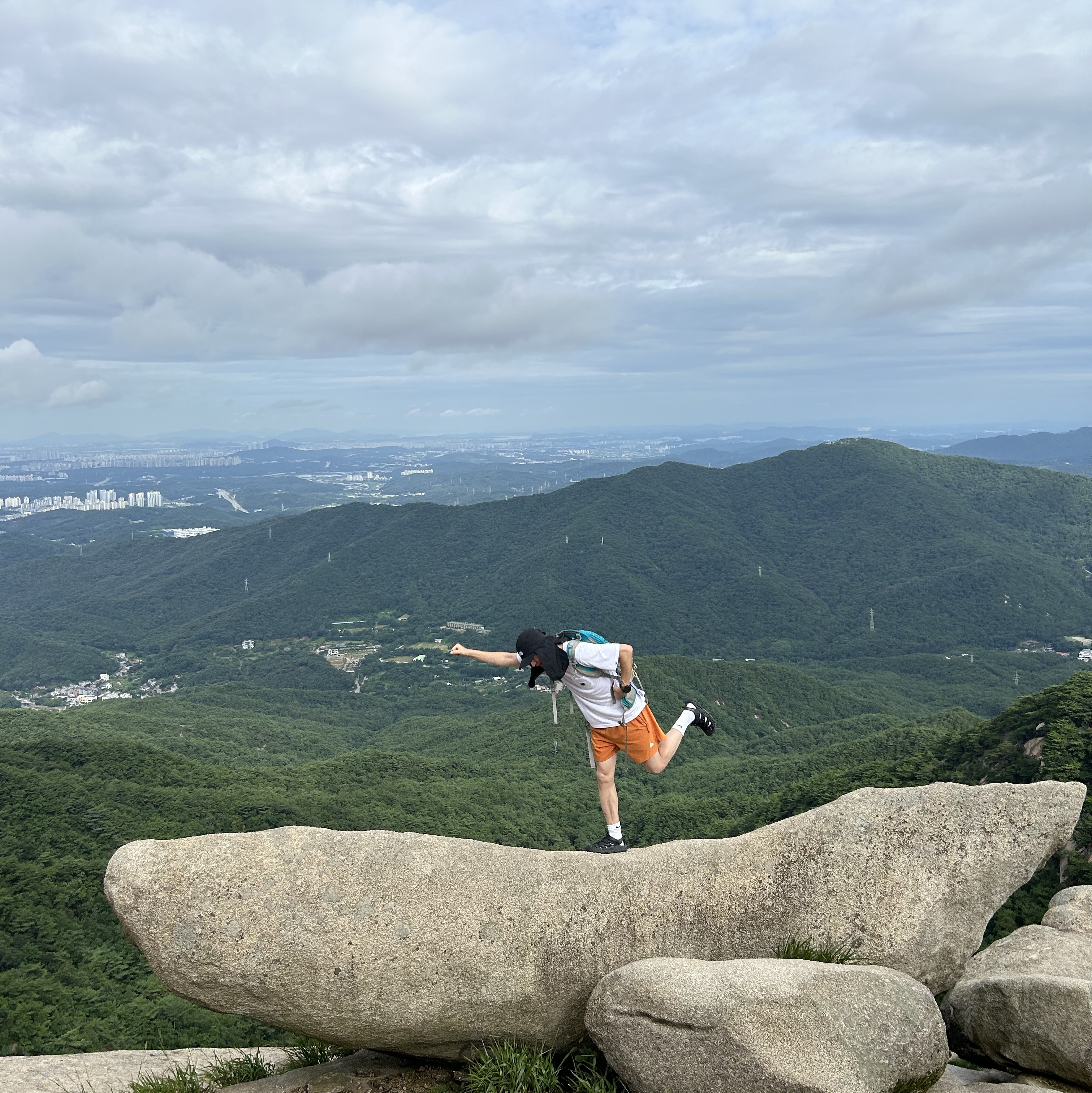 Nike ACG Dri-Fit New Sands Shorts Monarch - Asia, Hoka Hopara Black Castle Rock 착용 스타일 - 2