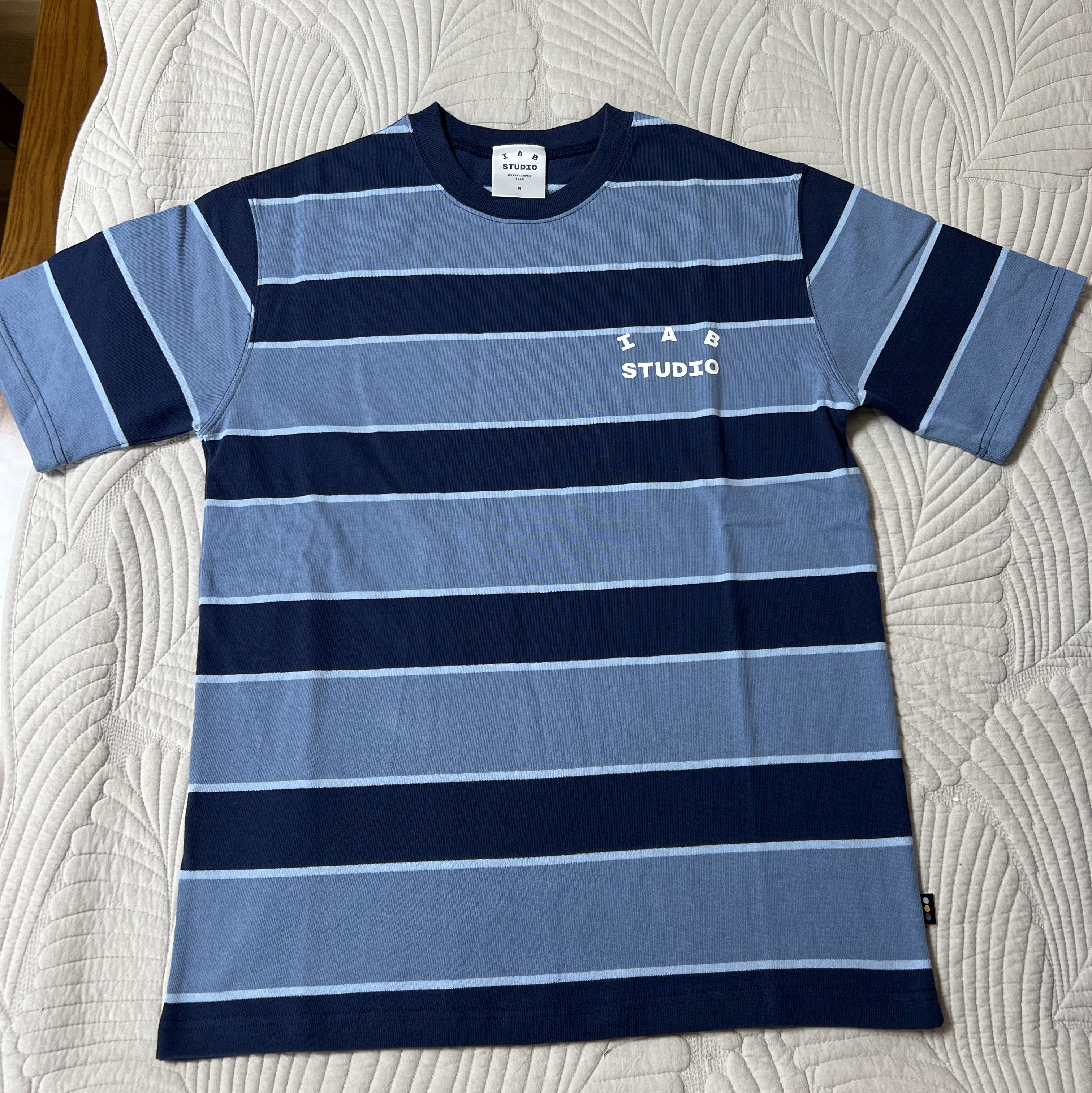 IAB Studio Striped T-Shirt Blue White 착용 스타일 - 1