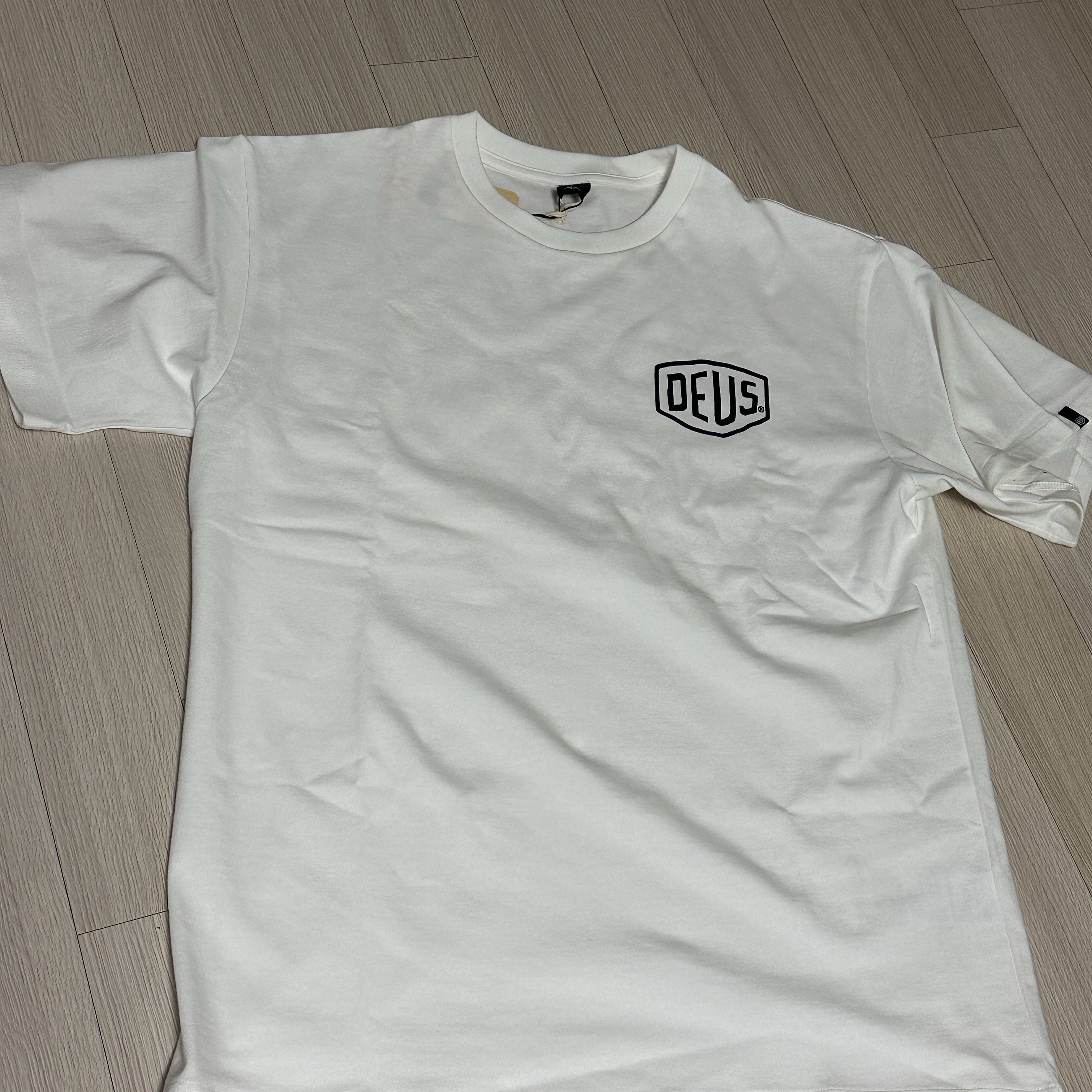 Deus Ex Machina Seoul College T-Shirt White 착용 스타일 - 2