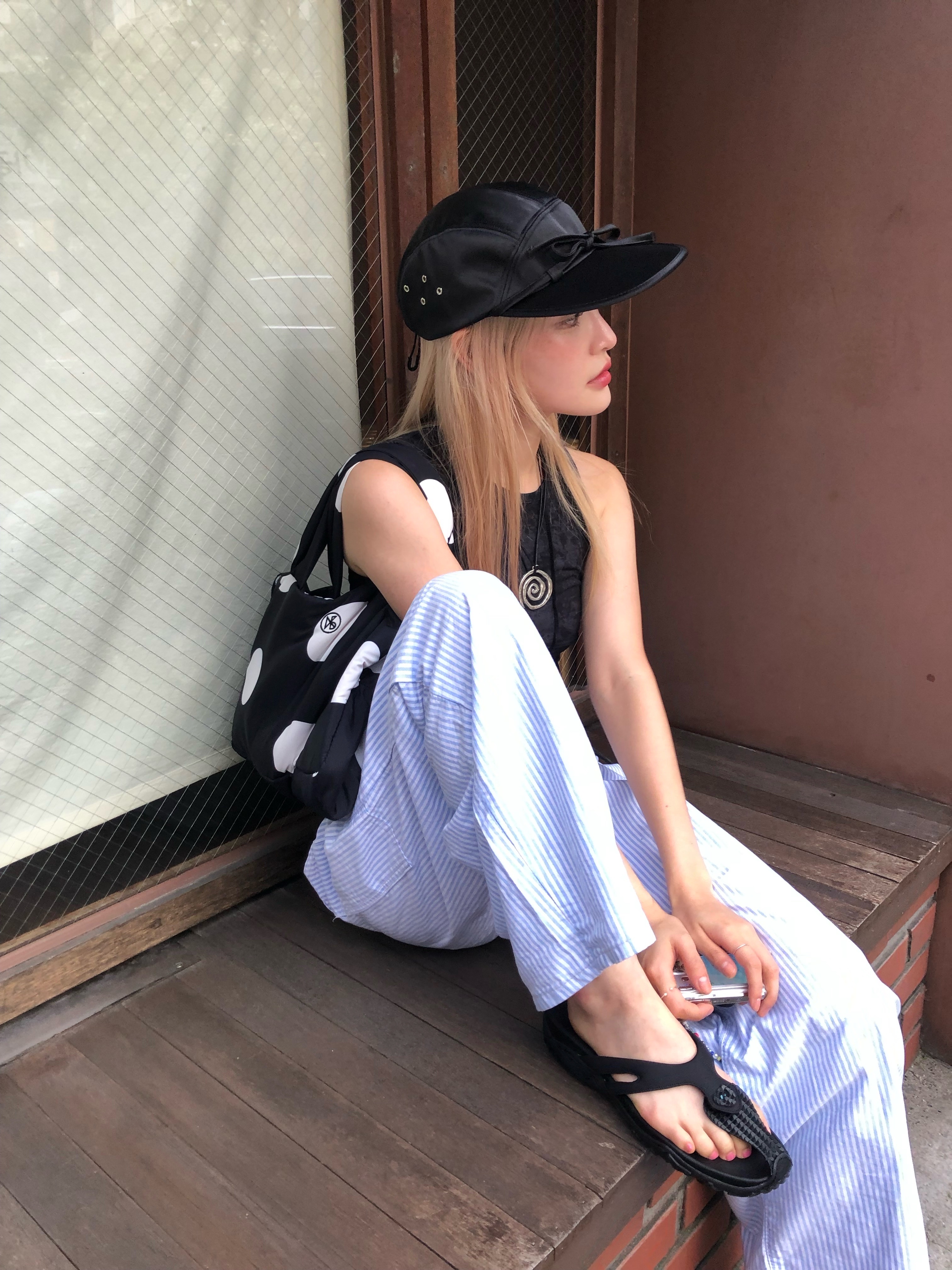 [6% 적립] [YIYAE X NegativeThree] Soar Flip Flops Black 착용 스타일 - 2