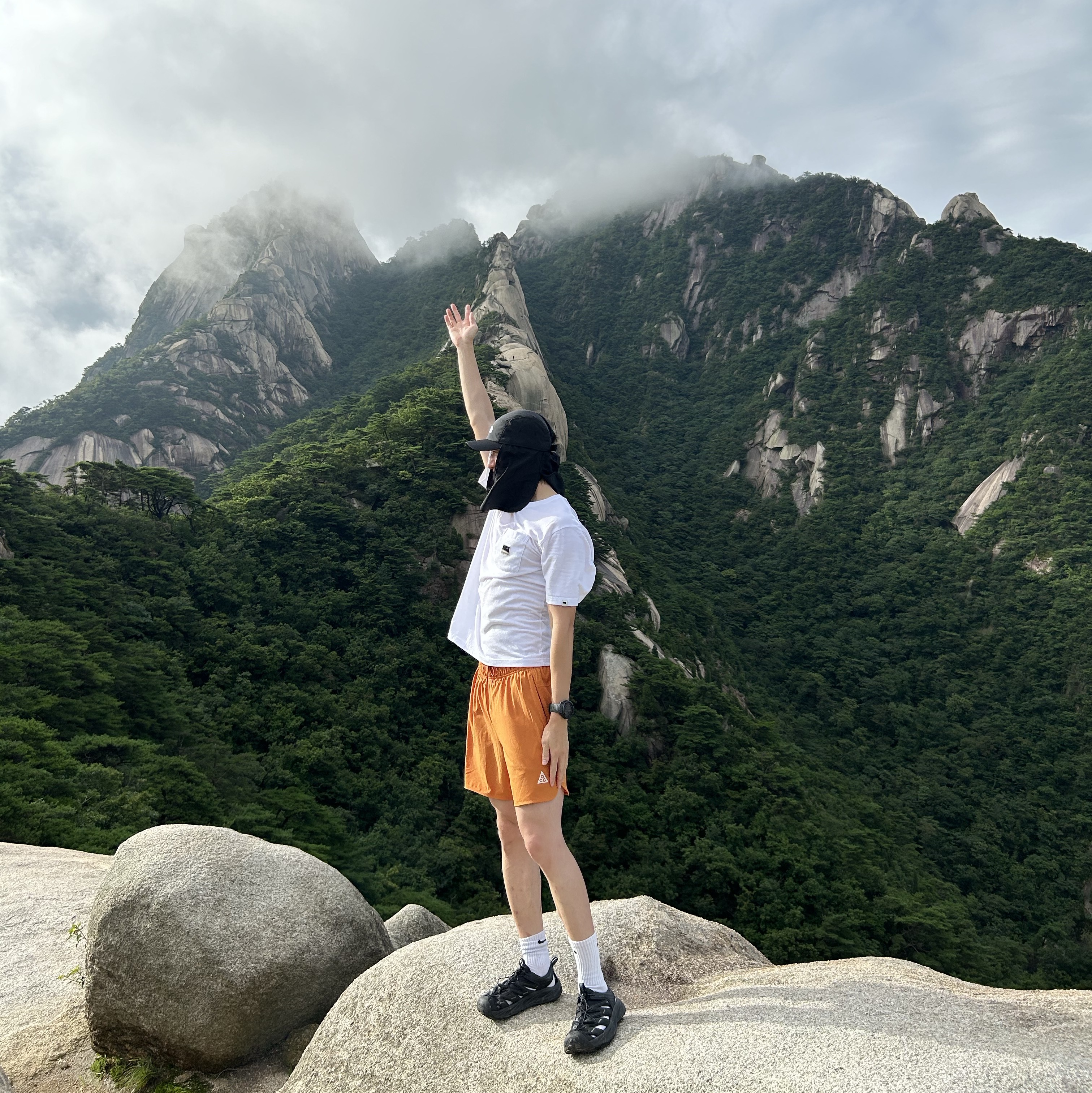 Nike ACG Dri-Fit New Sands Shorts Monarch - Asia, Hoka Hopara Black Castle Rock 착용 스타일 - 1