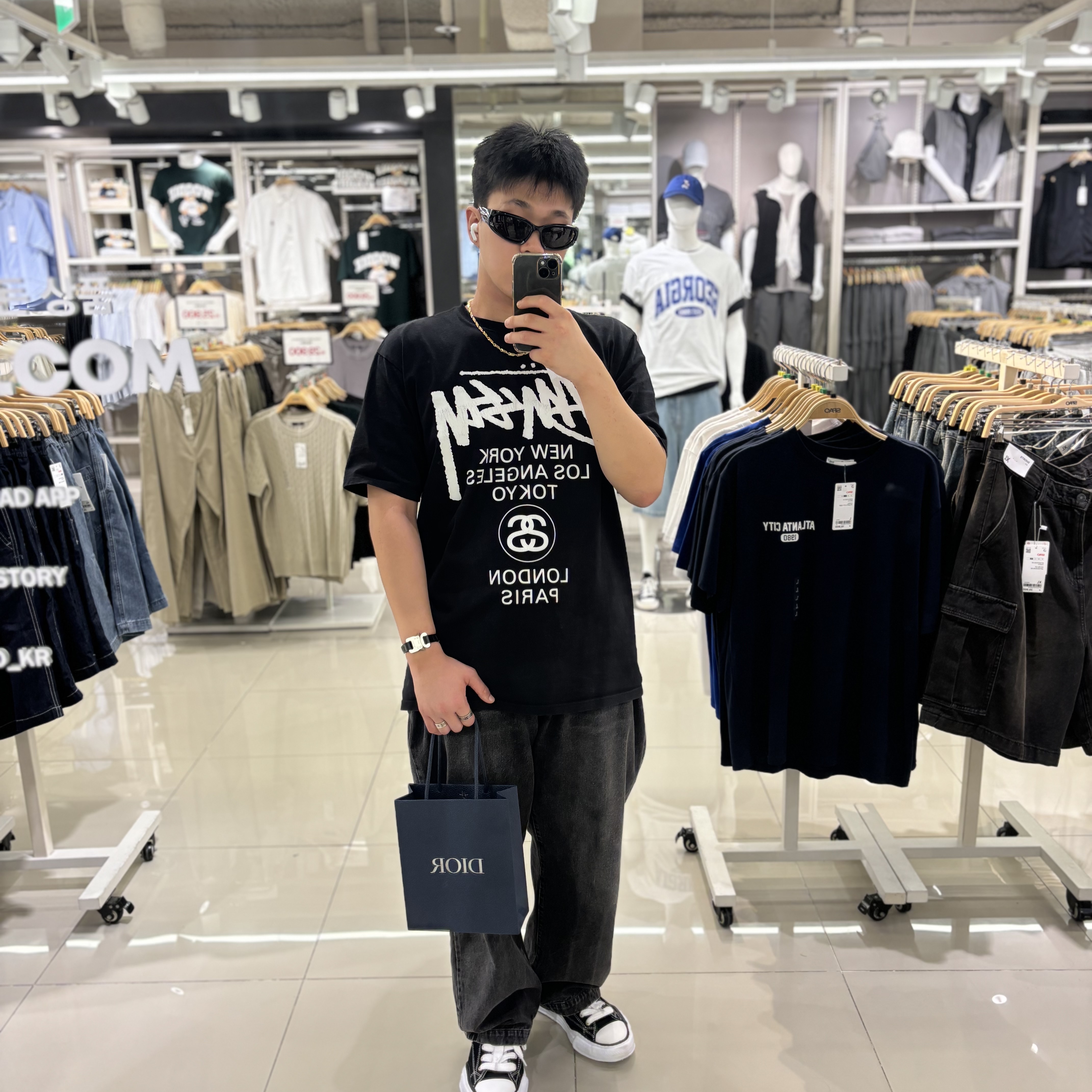Balenciaga Swift Oval Sunglasses Black, Maison Mihara Yasuhiro Peterson OG Sole Canvas Low Sneakers Black 착용 스타일 - 1