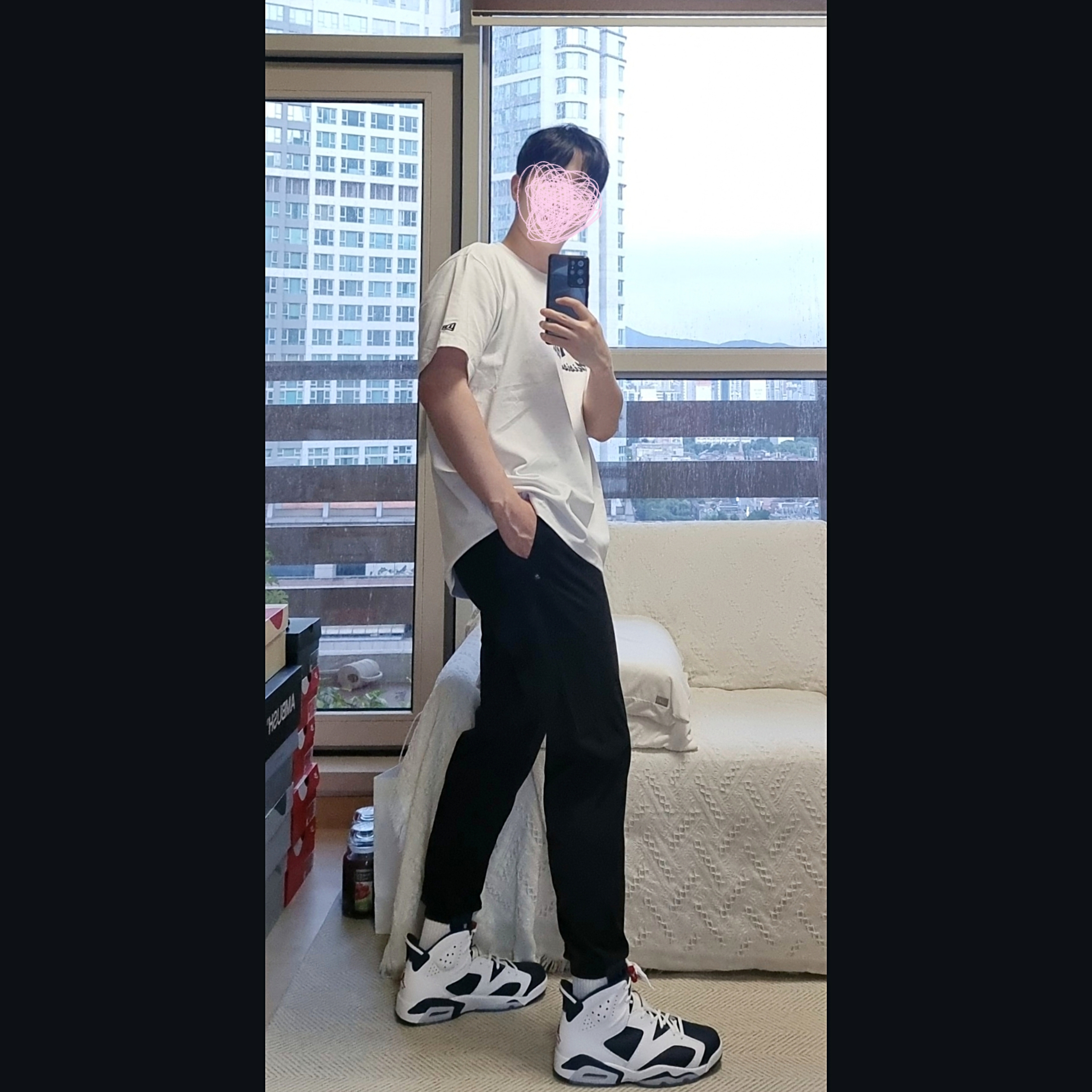 Jordan 6 Retro White and Midnight Navy 착용 스타일 - 2