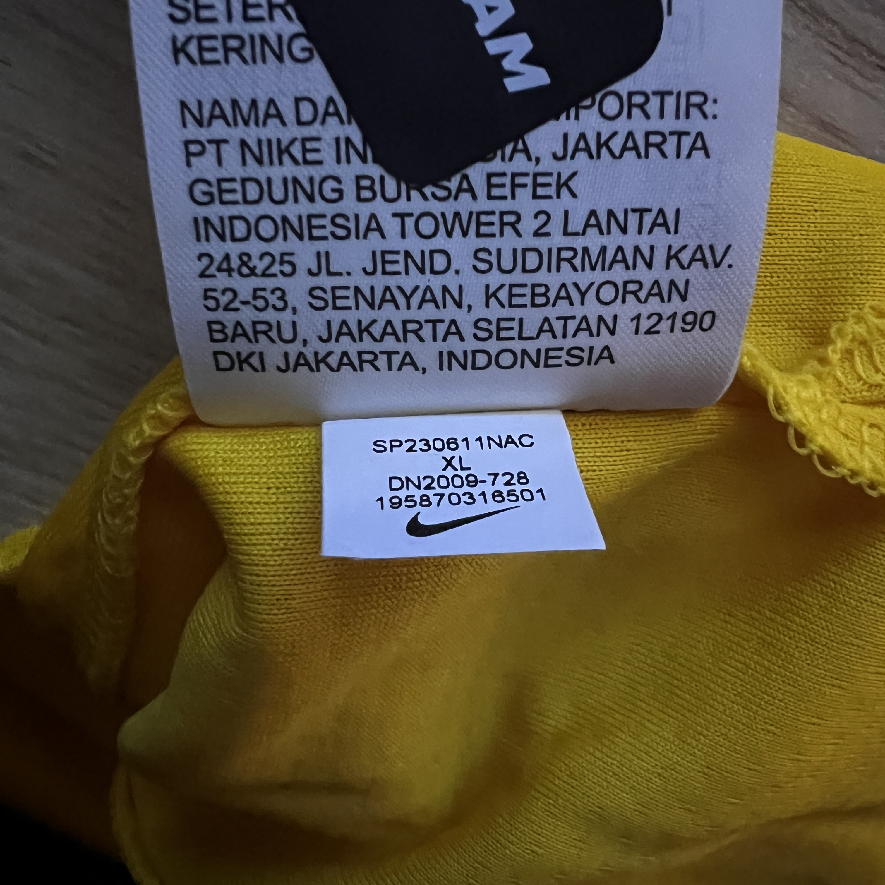 Nike LeBron James LA Lakers Icon Edition Jersey Amarillo 착용 스타일 - 4
