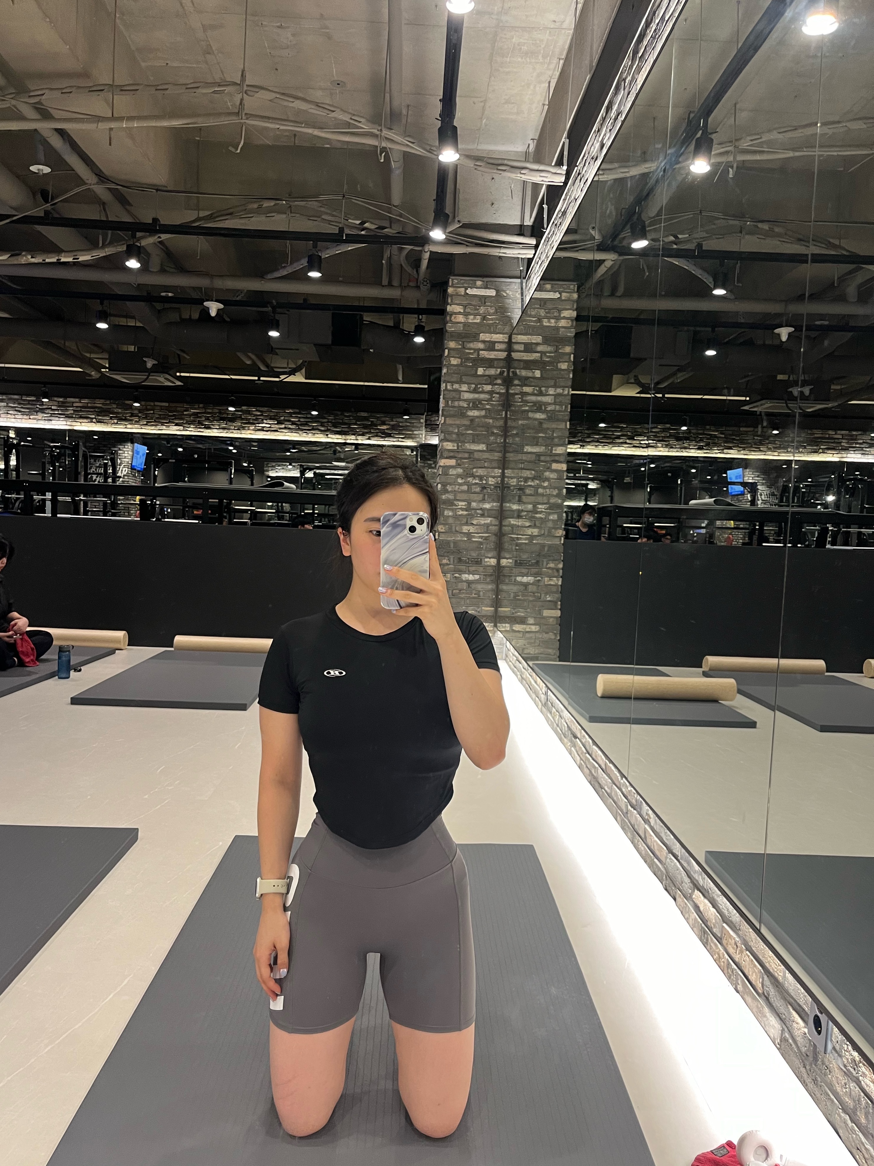 BORN TO WIN Quick Dry Symbol B Crop T-Shirts Black, BORN TO WIN BRN 3.5 Leggings Grey 착용 스타일