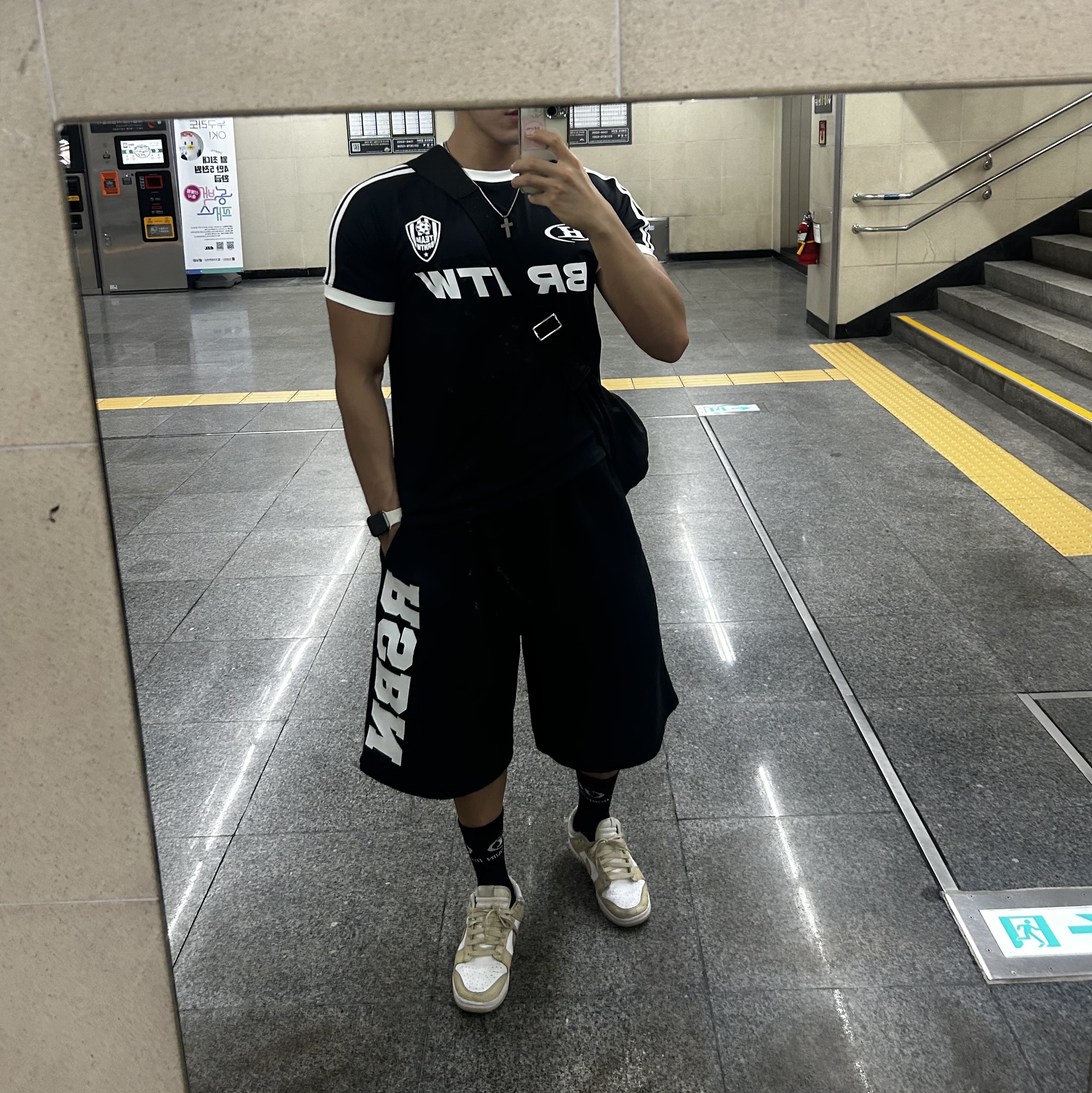 BORN TO WIN RSBN Half Pants Long Ver Black, BORN TO WIN Symbol B Logo Socks Black 착용 스타일